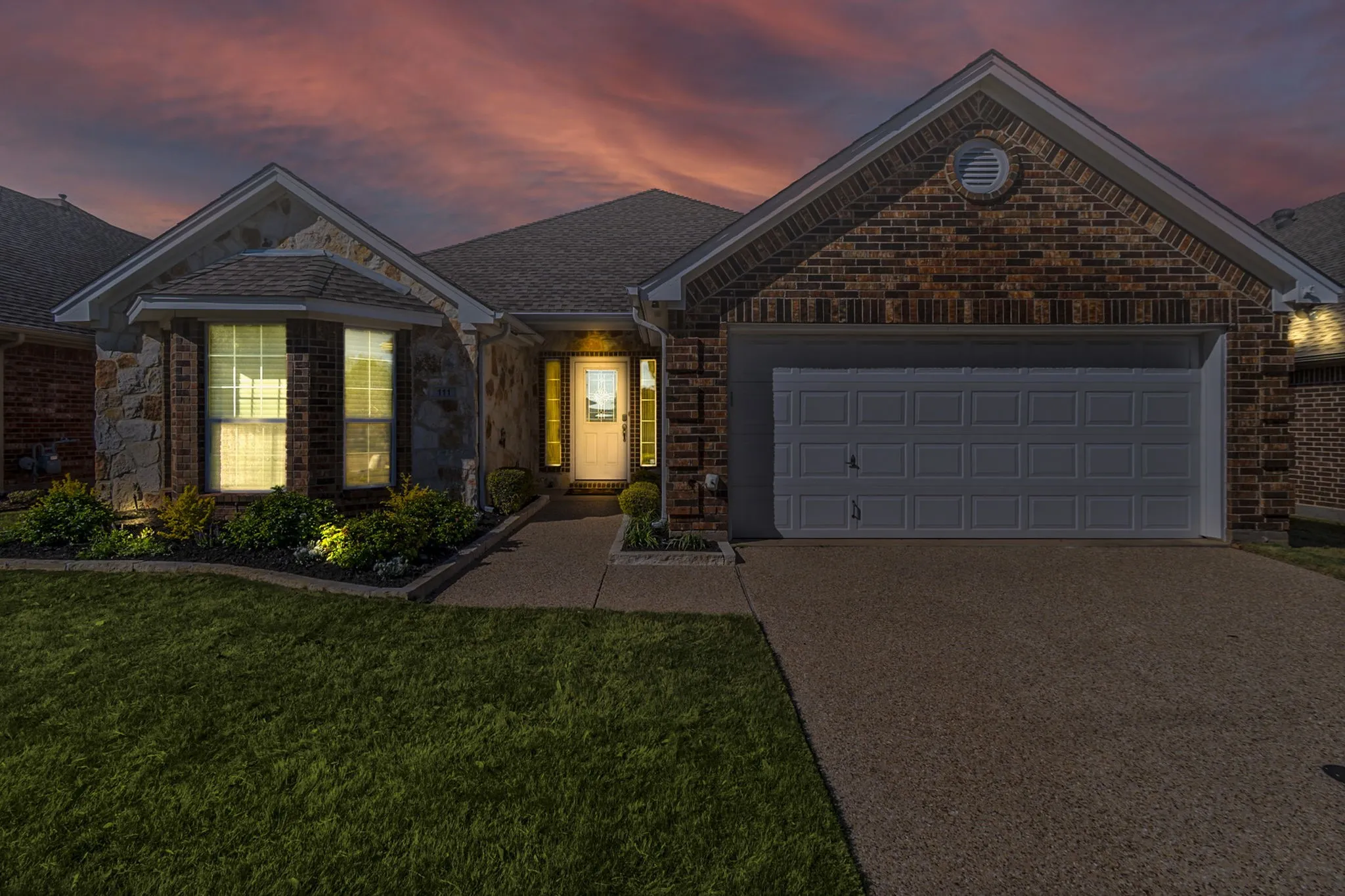 Single Family Residence For Sale in Dallas County , 111 Crestway Drive 24, Cedar Hill, Texas 75104, 3 Bedroom, 2 Bathroom, 2 Garage spaces, 1,852 Sqft, built in 2010, Preowned, mls#21209276, Real Estate Agent in Cedar Hill, Homes For Sale in Dallas county, Homes For Sale in Cedar Hill, Realtor in Cedar Hill Texas, Real Estate Brokerage Independent Realty Texas, Luminita Cordes Realtor