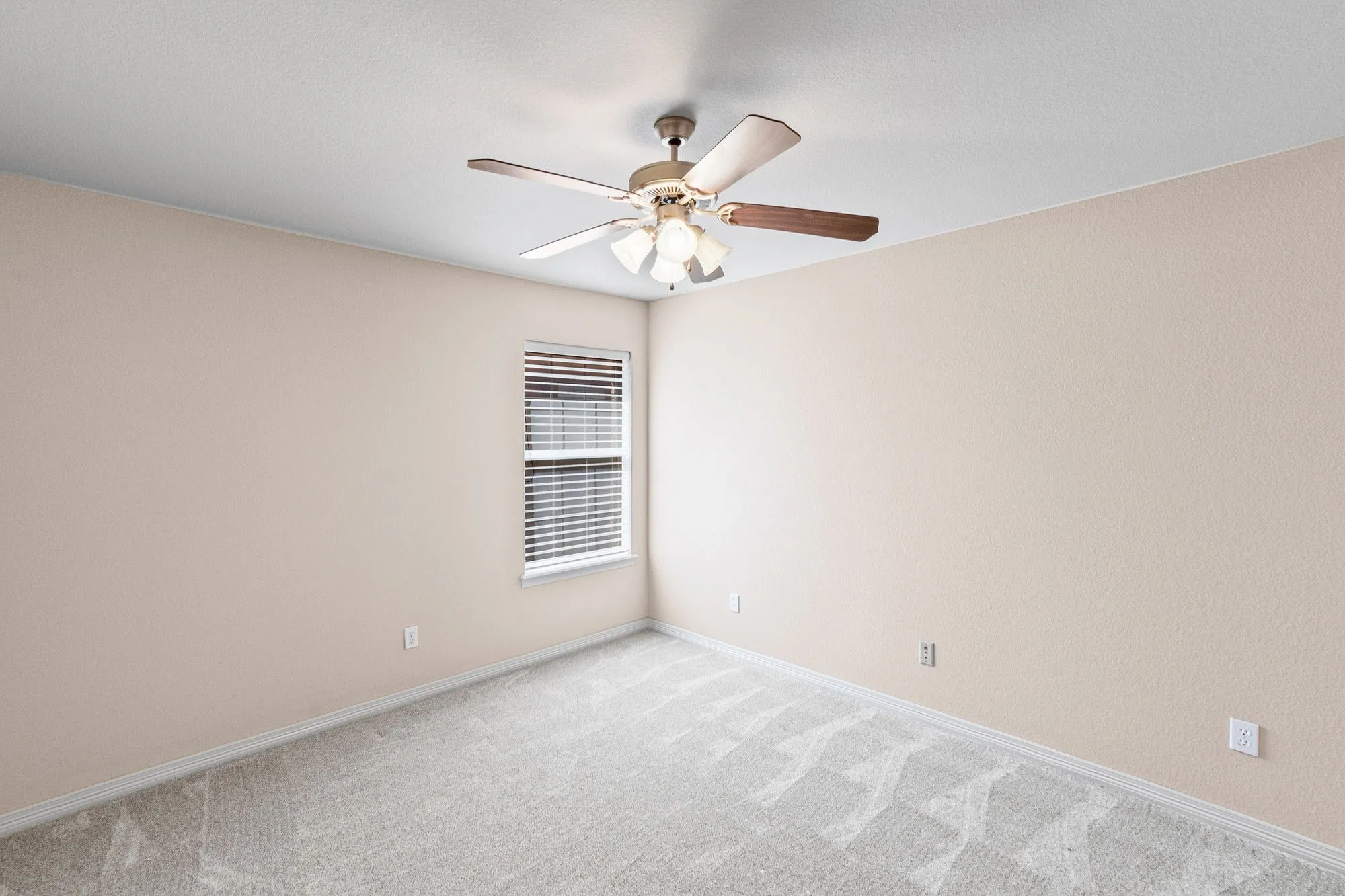 Single Family Residence For Sale in Dallas County , 111 Crestway Drive 24, Cedar Hill, Texas 75104, 3 Bedroom, 2 Bathroom, 2 Garage spaces, 1,852 Sqft, built in 2010, Preowned, mls#21209276, Real Estate Agent in Cedar Hill, Homes For Sale in Dallas county, Homes For Sale in Cedar Hill, Realtor in Cedar Hill Texas, Real Estate Brokerage Independent Realty Texas, Luminita Cordes Realtor