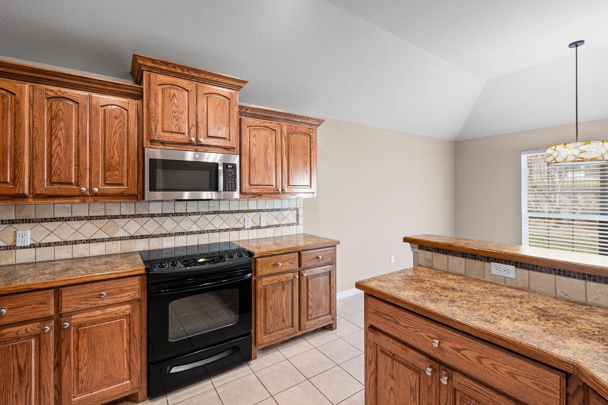 Single Family Residence For Sale in Dallas County , 111 Crestway Drive 24, Cedar Hill, Texas 75104, 3 Bedroom, 2 Bathroom, 2 Garage spaces, 1,852 Sqft, built in 2010, Preowned, mls#21209276, Real Estate Agent in Cedar Hill, Homes For Sale in Dallas county, Homes For Sale in Cedar Hill, Realtor in Cedar Hill Texas, Real Estate Brokerage Independent Realty Texas, Luminita Cordes Realtor