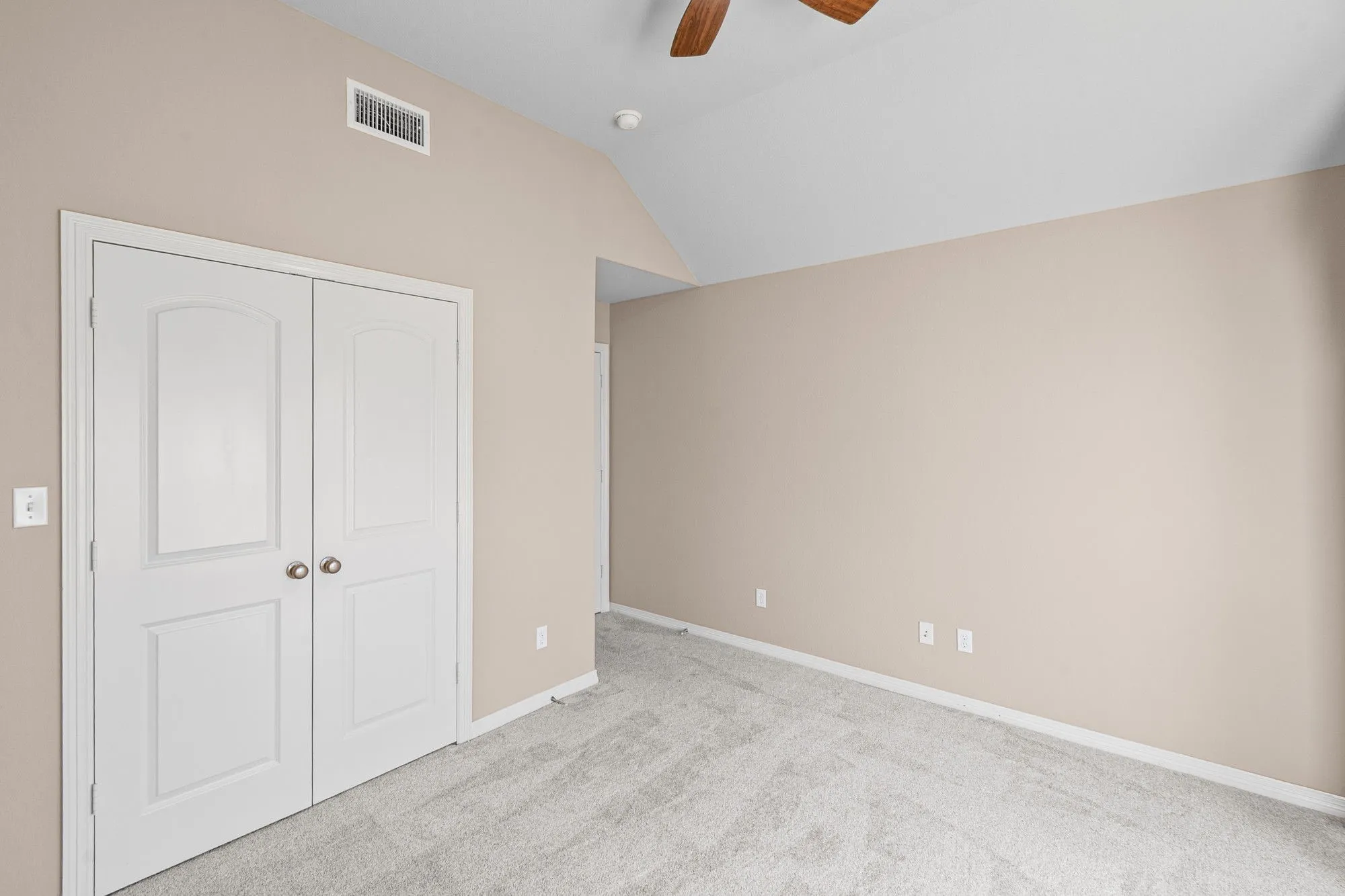 Single Family Residence For Sale in Dallas County , 111 Crestway Drive 24, Cedar Hill, Texas 75104, 3 Bedroom, 2 Bathroom, 2 Garage spaces, 1,852 Sqft, built in 2010, Preowned, mls#21209276, Real Estate Agent in Cedar Hill, Homes For Sale in Dallas county, Homes For Sale in Cedar Hill, Realtor in Cedar Hill Texas, Real Estate Brokerage Independent Realty Texas, Luminita Cordes Realtor