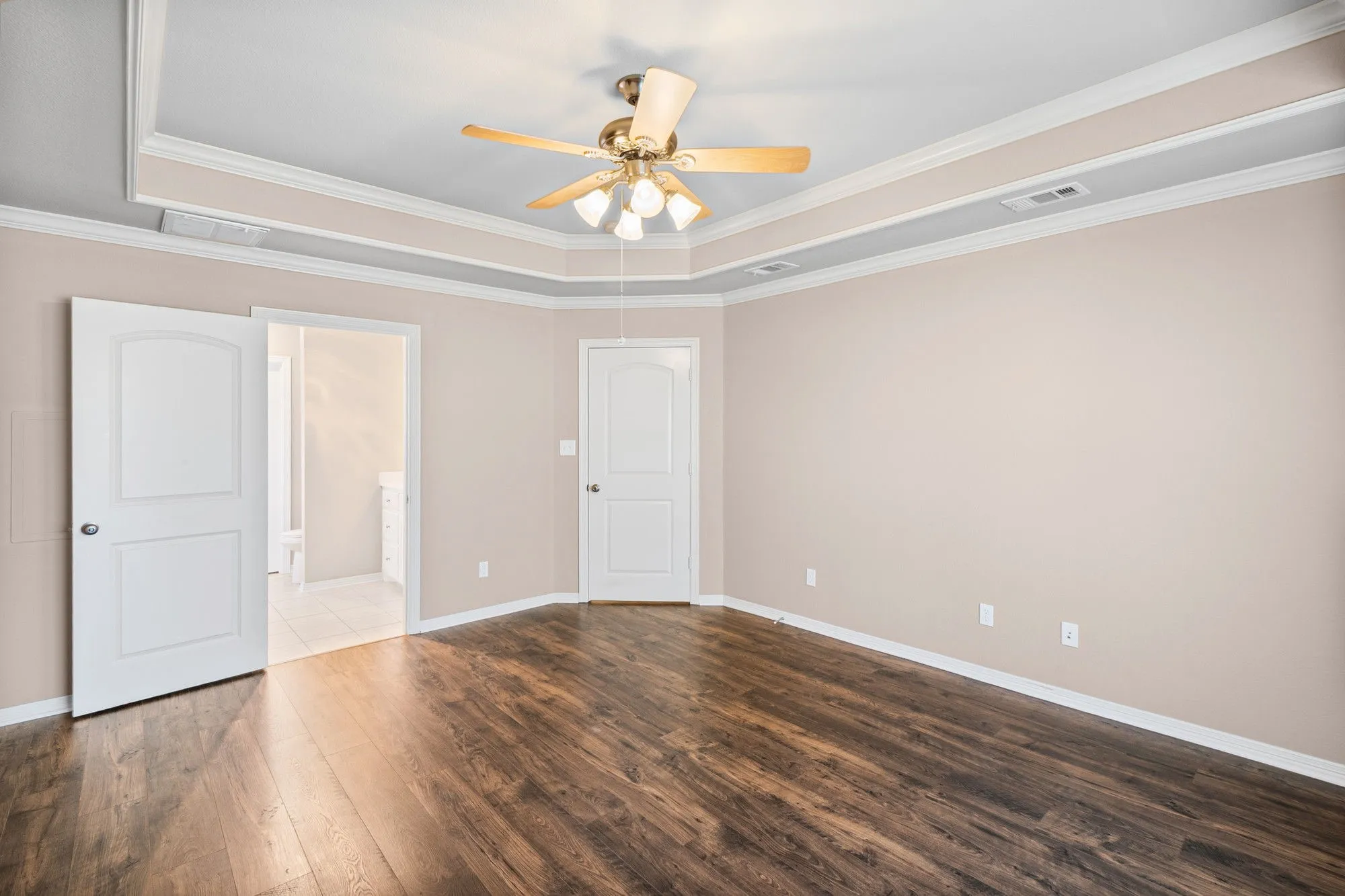 Single Family Residence For Sale in Dallas County , 111 Crestway Drive 24, Cedar Hill, Texas 75104, 3 Bedroom, 2 Bathroom, 2 Garage spaces, 1,852 Sqft, built in 2010, Preowned, mls#21209276, Real Estate Agent in Cedar Hill, Homes For Sale in Dallas county, Homes For Sale in Cedar Hill, Realtor in Cedar Hill Texas, Real Estate Brokerage Independent Realty Texas, Luminita Cordes Realtor