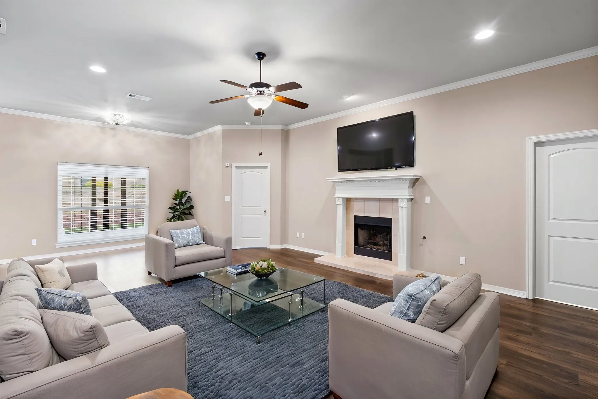Single Family Residence For Sale in Dallas County , 111 Crestway Drive 24, Cedar Hill, Texas 75104, 3 Bedroom, 2 Bathroom, 2 Garage spaces, 1,852 Sqft, built in 2010, Preowned, mls#21209276, Real Estate Agent in Cedar Hill, Homes For Sale in Dallas county, Homes For Sale in Cedar Hill, Realtor in Cedar Hill Texas, Real Estate Brokerage Independent Realty Texas, Luminita Cordes Realtor