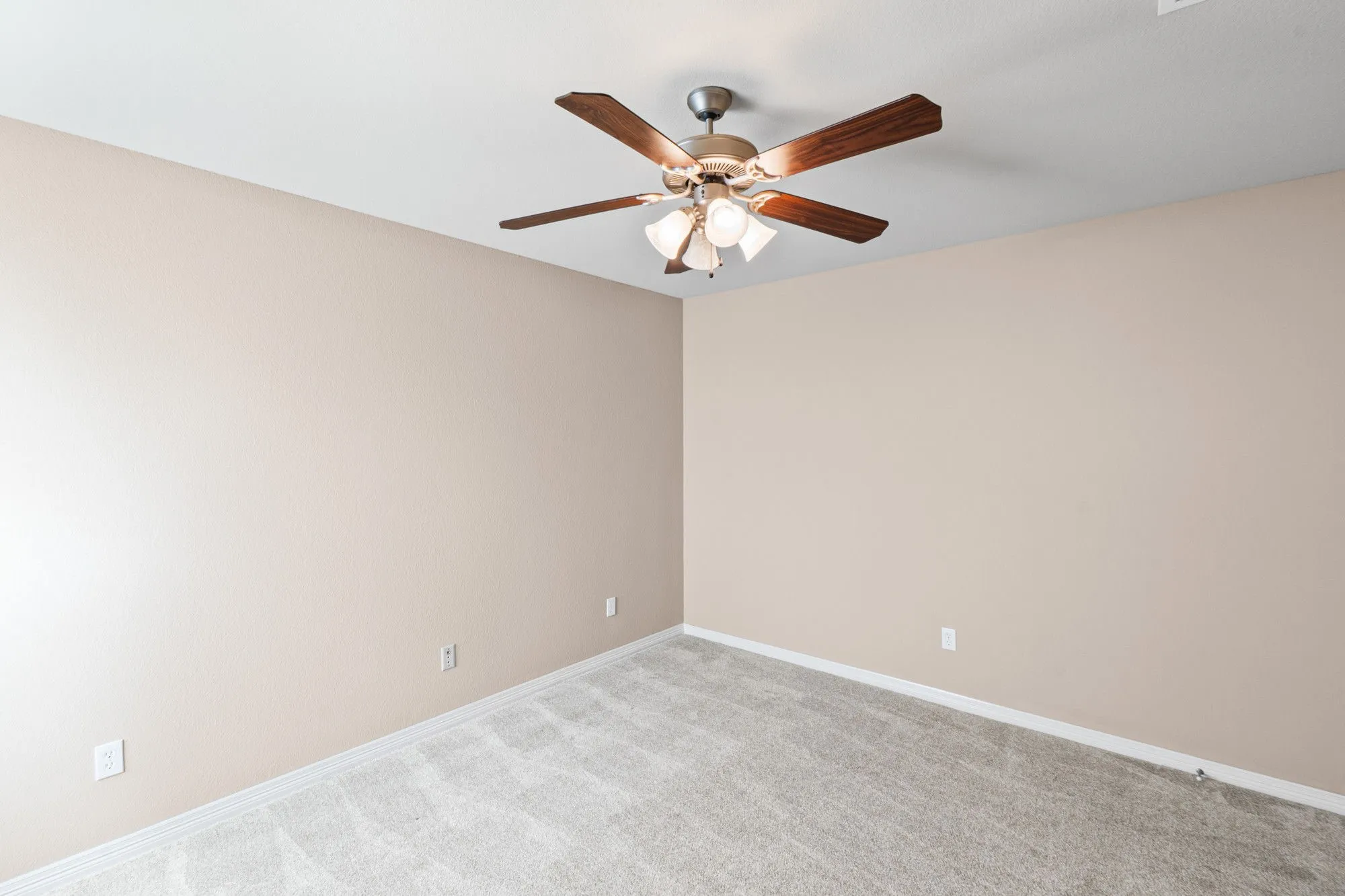 Single Family Residence For Sale in Dallas County , 111 Crestway Drive 24, Cedar Hill, Texas 75104, 3 Bedroom, 2 Bathroom, 2 Garage spaces, 1,852 Sqft, built in 2010, Preowned, mls#21209276, Real Estate Agent in Cedar Hill, Homes For Sale in Dallas county, Homes For Sale in Cedar Hill, Realtor in Cedar Hill Texas, Real Estate Brokerage Independent Realty Texas, Luminita Cordes Realtor