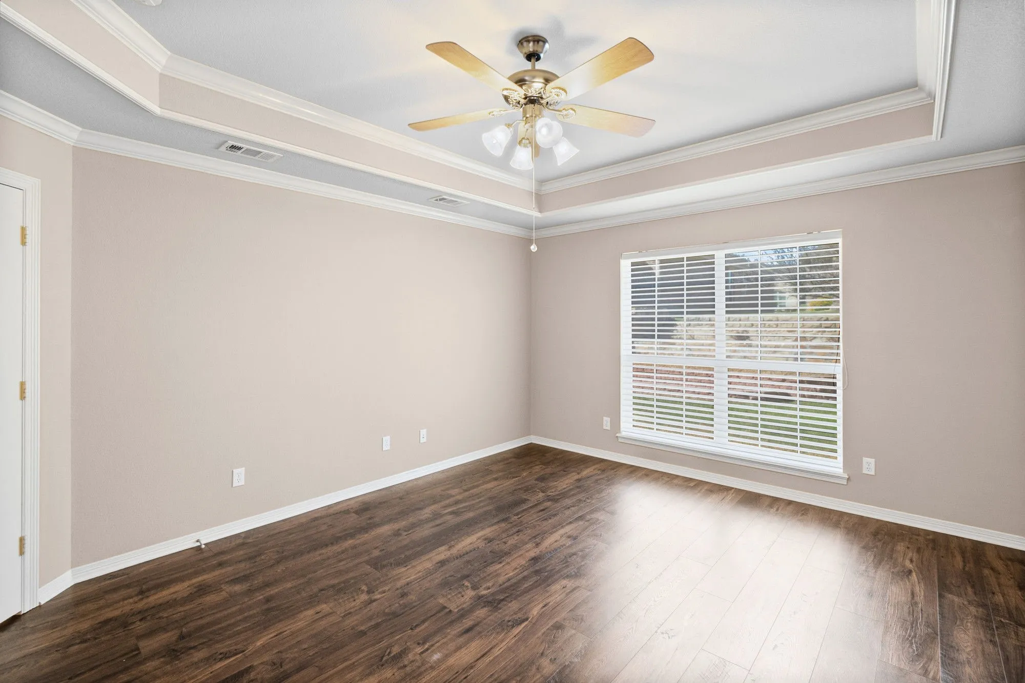 Single Family Residence For Sale in Dallas County , 111 Crestway Drive 24, Cedar Hill, Texas 75104, 3 Bedroom, 2 Bathroom, 2 Garage spaces, 1,852 Sqft, built in 2010, Preowned, mls#21209276, Real Estate Agent in Cedar Hill, Homes For Sale in Dallas county, Homes For Sale in Cedar Hill, Realtor in Cedar Hill Texas, Real Estate Brokerage Independent Realty Texas, Luminita Cordes Realtor