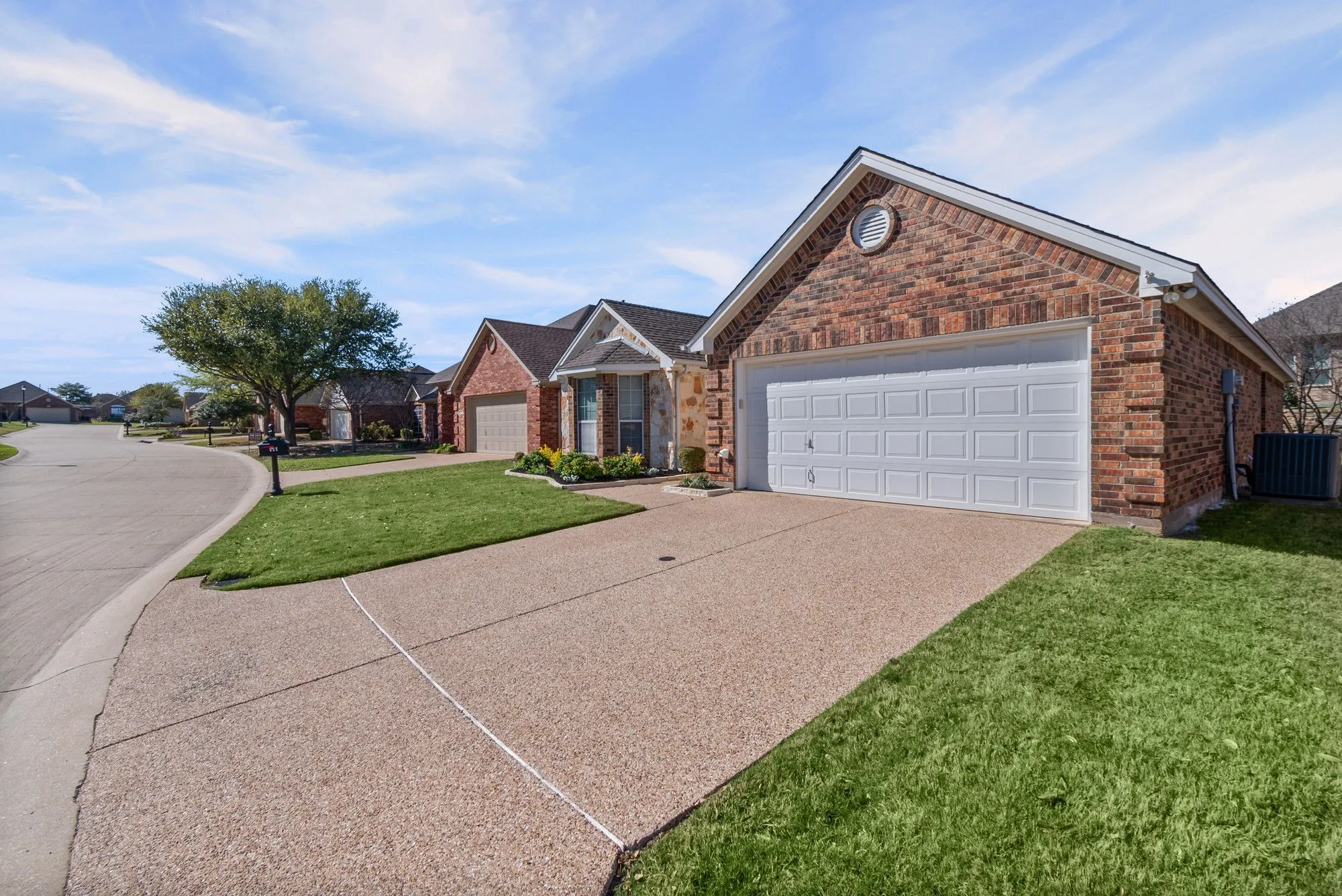 Single Family Residence For Sale in Dallas County , 111 Crestway Drive 24, Cedar Hill, Texas 75104, 3 Bedroom, 2 Bathroom, 2 Garage spaces, 1,852 Sqft, built in 2010, Preowned, mls#21209276, Real Estate Agent in Cedar Hill, Homes For Sale in Dallas county, Homes For Sale in Cedar Hill, Realtor in Cedar Hill Texas, Real Estate Brokerage Independent Realty Texas, Luminita Cordes Realtor