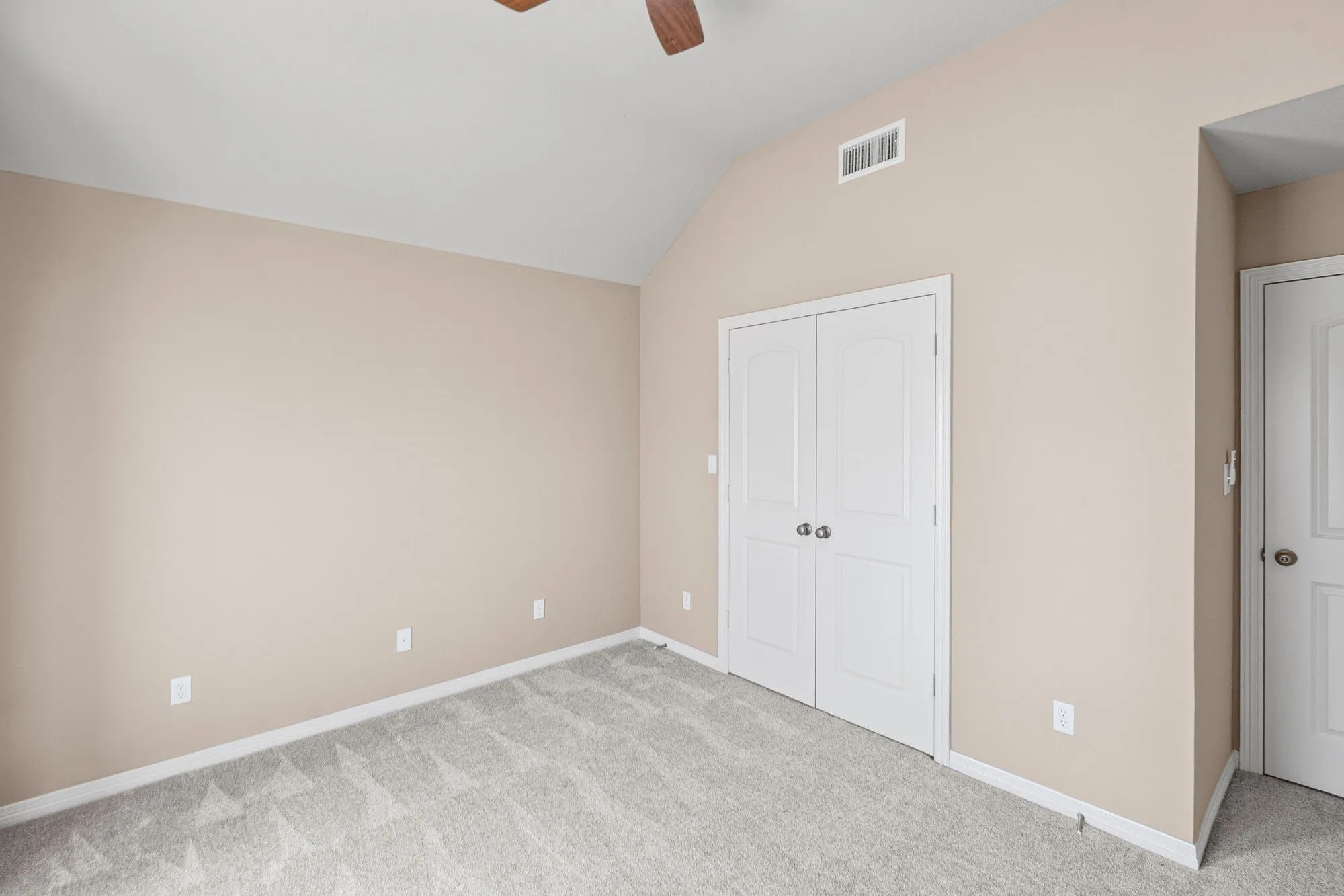 Single Family Residence For Sale in Dallas County , 111 Crestway Drive 24, Cedar Hill, Texas 75104, 3 Bedroom, 2 Bathroom, 2 Garage spaces, 1,852 Sqft, built in 2010, Preowned, mls#21209276, Real Estate Agent in Cedar Hill, Homes For Sale in Dallas county, Homes For Sale in Cedar Hill, Realtor in Cedar Hill Texas, Real Estate Brokerage Independent Realty Texas, Luminita Cordes Realtor