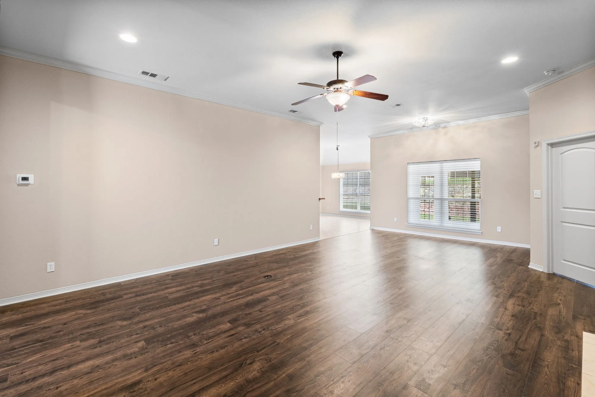 Single Family Residence For Sale in Dallas County , 111 Crestway Drive 24, Cedar Hill, Texas 75104, 3 Bedroom, 2 Bathroom, 2 Garage spaces, 1,852 Sqft, built in 2010, Preowned, mls#21209276, Real Estate Agent in Cedar Hill, Homes For Sale in Dallas county, Homes For Sale in Cedar Hill, Realtor in Cedar Hill Texas, Real Estate Brokerage Independent Realty Texas, Luminita Cordes Realtor