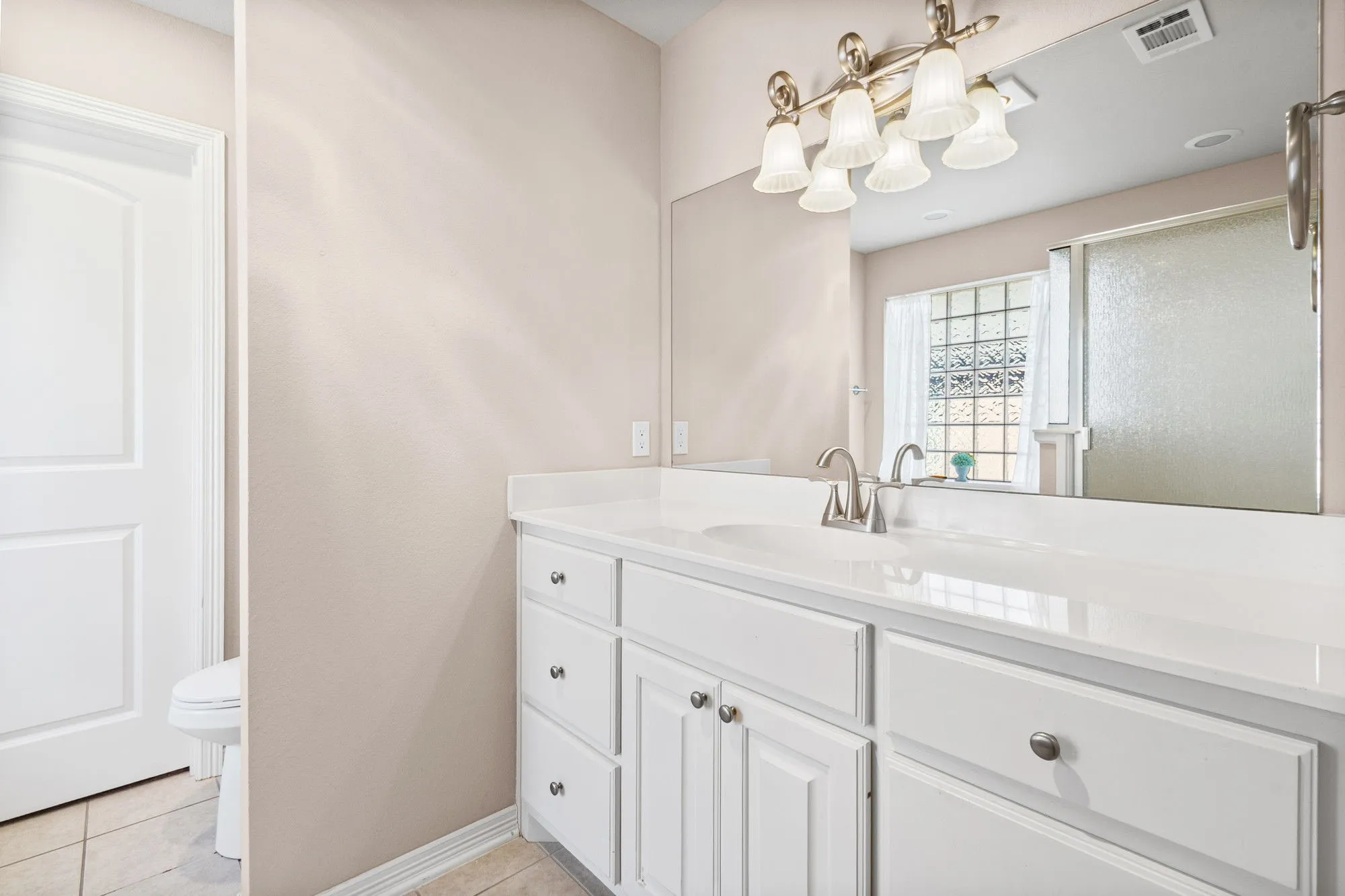 Single Family Residence For Sale in Dallas County , 111 Crestway Drive 24, Cedar Hill, Texas 75104, 3 Bedroom, 2 Bathroom, 2 Garage spaces, 1,852 Sqft, built in 2010, Preowned, mls#21209276, Real Estate Agent in Cedar Hill, Homes For Sale in Dallas county, Homes For Sale in Cedar Hill, Realtor in Cedar Hill Texas, Real Estate Brokerage Independent Realty Texas, Luminita Cordes Realtor