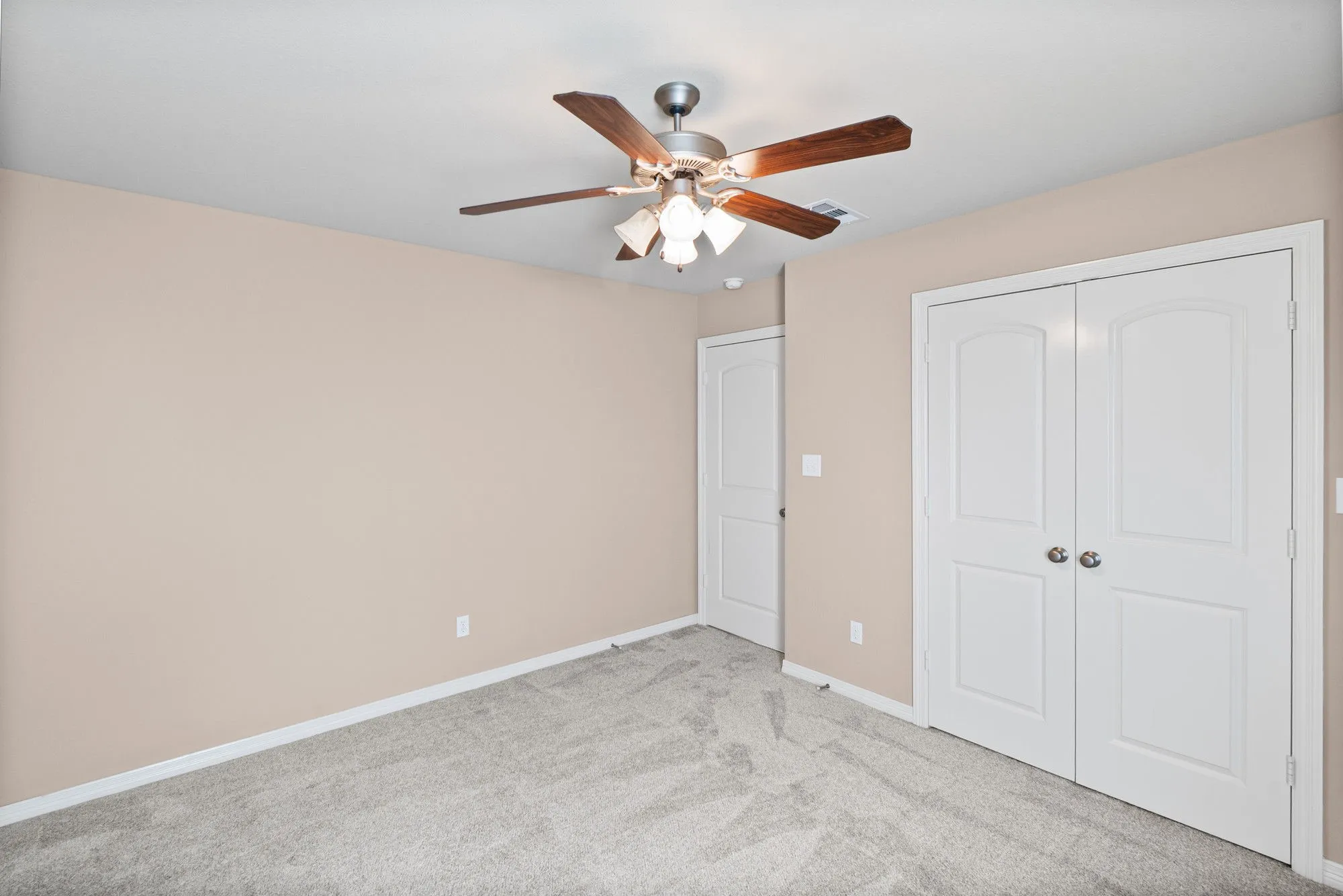 Single Family Residence For Sale in Dallas County , 111 Crestway Drive 24, Cedar Hill, Texas 75104, 3 Bedroom, 2 Bathroom, 2 Garage spaces, 1,852 Sqft, built in 2010, Preowned, mls#21209276, Real Estate Agent in Cedar Hill, Homes For Sale in Dallas county, Homes For Sale in Cedar Hill, Realtor in Cedar Hill Texas, Real Estate Brokerage Independent Realty Texas, Luminita Cordes Realtor
