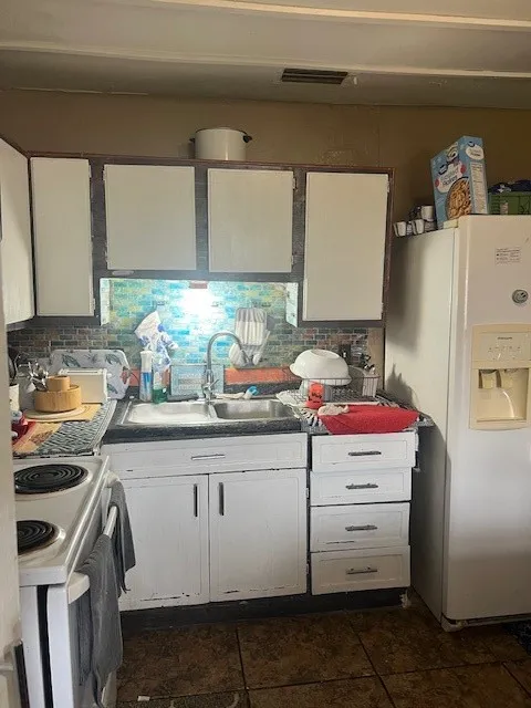 Single Family Residence For Sale in Dallas County , 3971 Avocado Drive, Dallas, Texas 75241, 6 Bedroom, 2 Bathroom, Garage spaces, 1,637 Sqft, built in 1971, mls#21209322, Real Estate Agent in Dallas, Homes For Sale in Dallas county, Homes For Sale in Dallas, Realtor in Dallas Texas, Real Estate Brokerage Independent Realty Texas, Luminita Cordes Realtor
