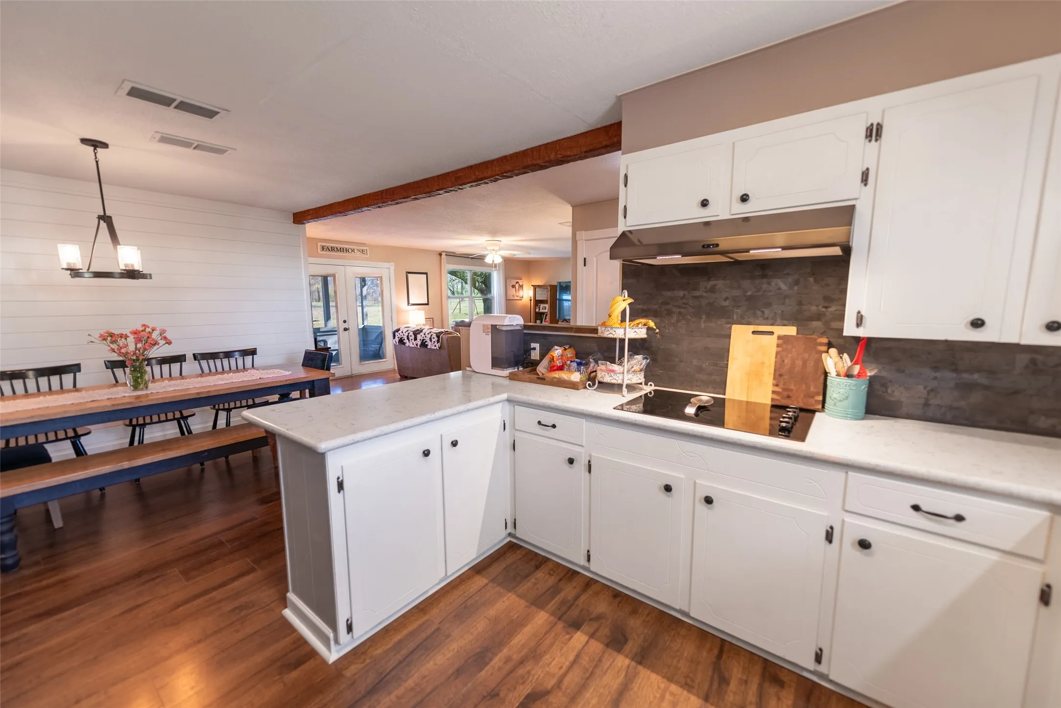 Single Family Residence For Sale in Franklin (TX) County , 328 FM 900, Mount Vernon, Texas 75457, 3 Bedroom, 2 Bathroom, Garage spaces, 1,396 Sqft, built in 1980, Preowned, mls#21208198, Real Estate Agent in Mount Vernon, Homes For Sale in Franklin (TX) county, Homes For Sale in Mount Vernon, Realtor in Mount Vernon Texas, Real Estate Brokerage Independent Realty Texas, Luminita Cordes Realtor