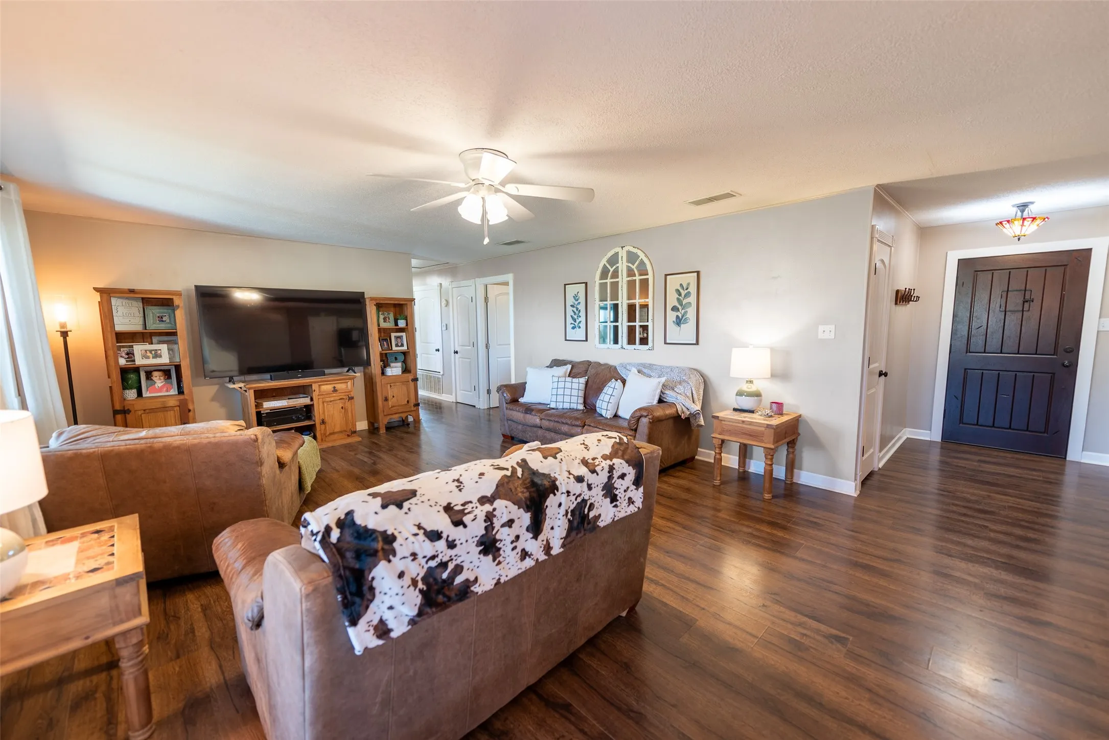 Single Family Residence For Sale in Franklin (TX) County , 328 FM 900, Mount Vernon, Texas 75457, 3 Bedroom, 2 Bathroom, Garage spaces, 1,396 Sqft, built in 1980, Preowned, mls#21208198, Real Estate Agent in Mount Vernon, Homes For Sale in Franklin (TX) county, Homes For Sale in Mount Vernon, Realtor in Mount Vernon Texas, Real Estate Brokerage Independent Realty Texas, Luminita Cordes Realtor