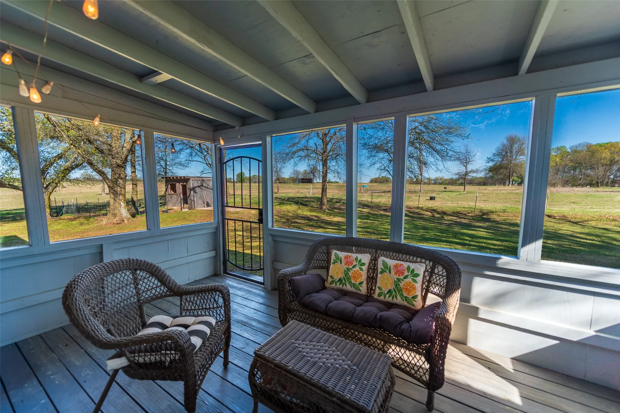 Single Family Residence For Sale in Franklin (TX) County , 328 FM 900, Mount Vernon, Texas 75457, 3 Bedroom, 2 Bathroom, Garage spaces, 1,396 Sqft, built in 1980, Preowned, mls#21208198, Real Estate Agent in Mount Vernon, Homes For Sale in Franklin (TX) county, Homes For Sale in Mount Vernon, Realtor in Mount Vernon Texas, Real Estate Brokerage Independent Realty Texas, Luminita Cordes Realtor