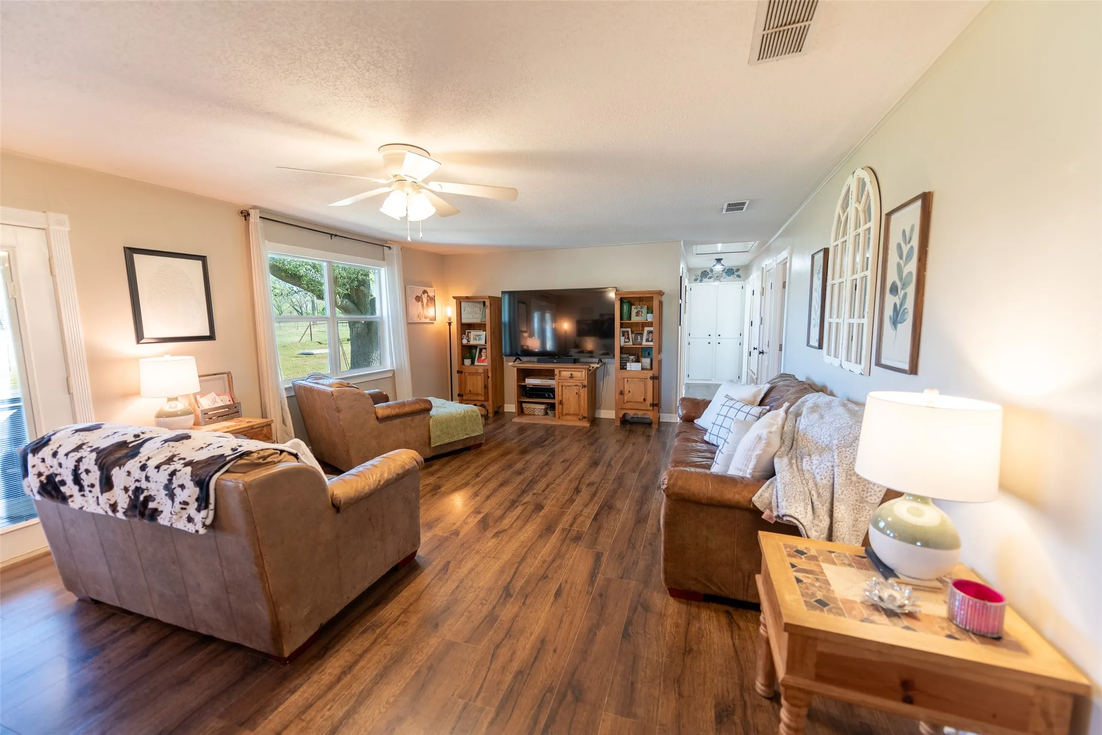 Single Family Residence For Sale in Franklin (TX) County , 328 FM 900, Mount Vernon, Texas 75457, 3 Bedroom, 2 Bathroom, Garage spaces, 1,396 Sqft, built in 1980, Preowned, mls#21208198, Real Estate Agent in Mount Vernon, Homes For Sale in Franklin (TX) county, Homes For Sale in Mount Vernon, Realtor in Mount Vernon Texas, Real Estate Brokerage Independent Realty Texas, Luminita Cordes Realtor