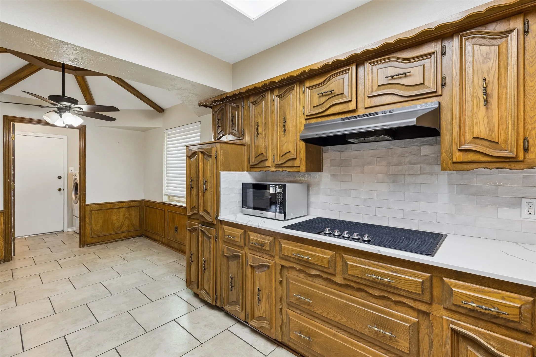 Single Family Residence For Sale in Dallas County , 810 Meadowgate Drive, Garland, Texas 75040, 4 Bedroom, 2 Bathroom, 2 Garage spaces, 1,784 Sqft, built in 1975, Preowned, mls#21208837, Real Estate Agent in Garland, Homes For Sale in Dallas county, Homes For Sale in Garland, Realtor in Garland Texas, Real Estate Brokerage Independent Realty Texas, Luminita Cordes Realtor