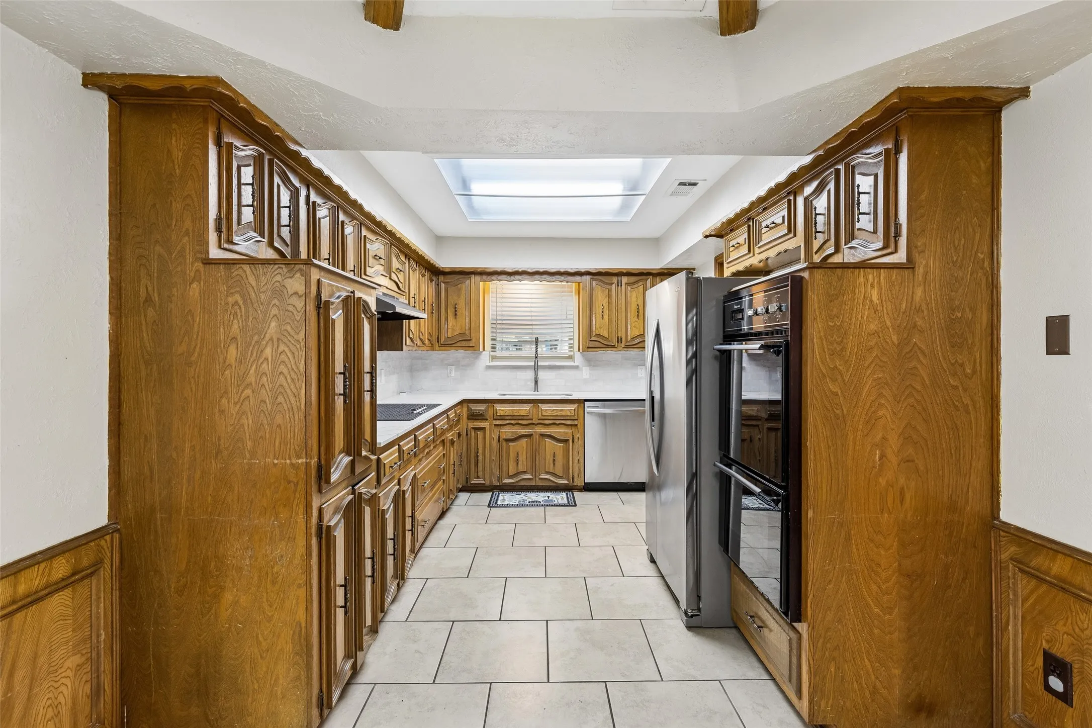 Single Family Residence For Sale in Dallas County , 810 Meadowgate Drive, Garland, Texas 75040, 4 Bedroom, 2 Bathroom, 2 Garage spaces, 1,784 Sqft, built in 1975, Preowned, mls#21208837, Real Estate Agent in Garland, Homes For Sale in Dallas county, Homes For Sale in Garland, Realtor in Garland Texas, Real Estate Brokerage Independent Realty Texas, Luminita Cordes Realtor