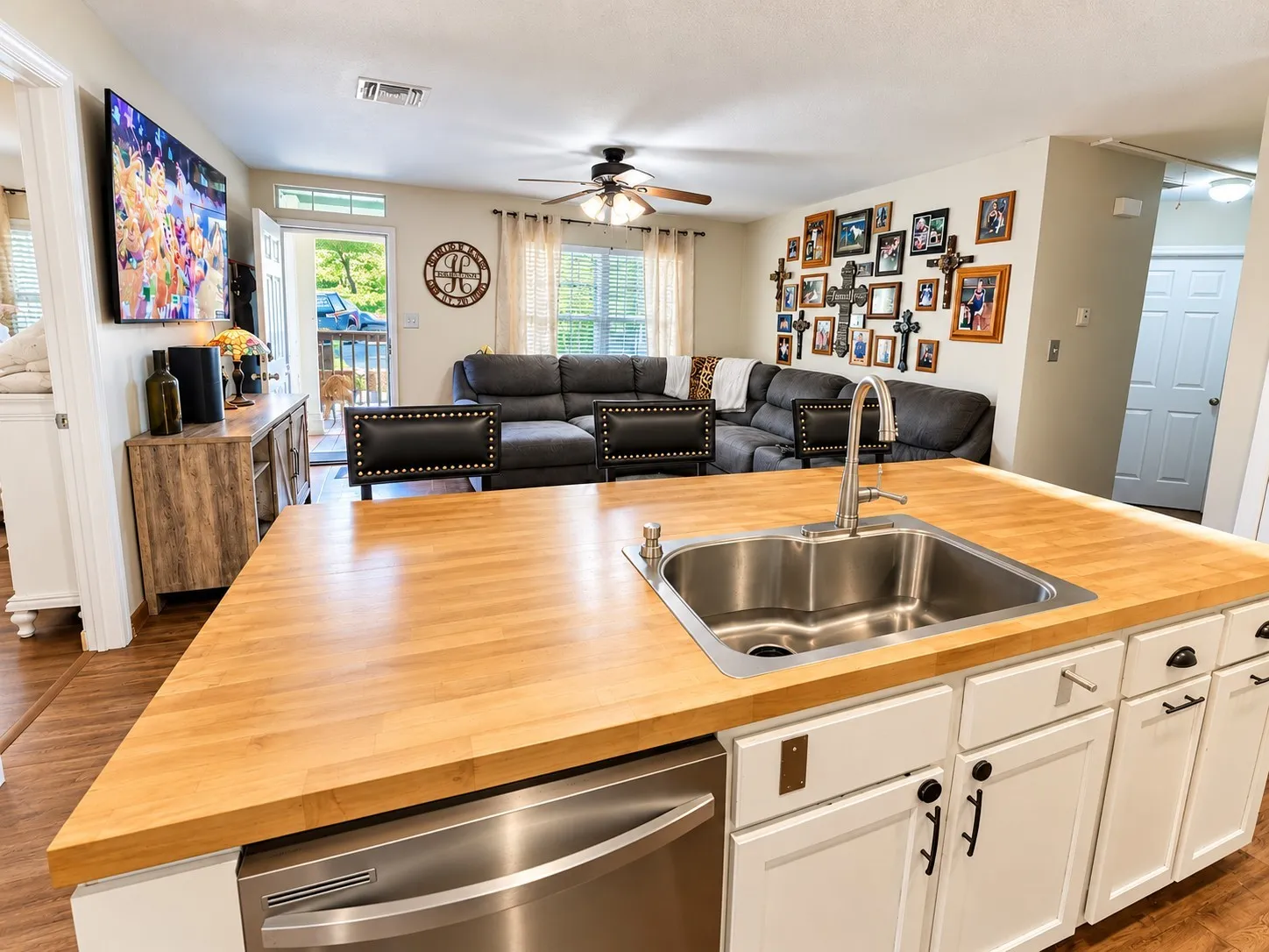 Single Family Residence For Sale in Wise County , 470 Private Road 3650, Paradise, Texas 76073, 4 Bedroom, 2 Bathroom, 3 Garage spaces, 1,582 Sqft, built in 2006, Preowned, mls#21205909, Real Estate Agent in Paradise, Homes For Sale in Wise county, Homes For Sale in Paradise, Realtor in Paradise Texas, Real Estate Brokerage Independent Realty Texas, Luminita Cordes Realtor