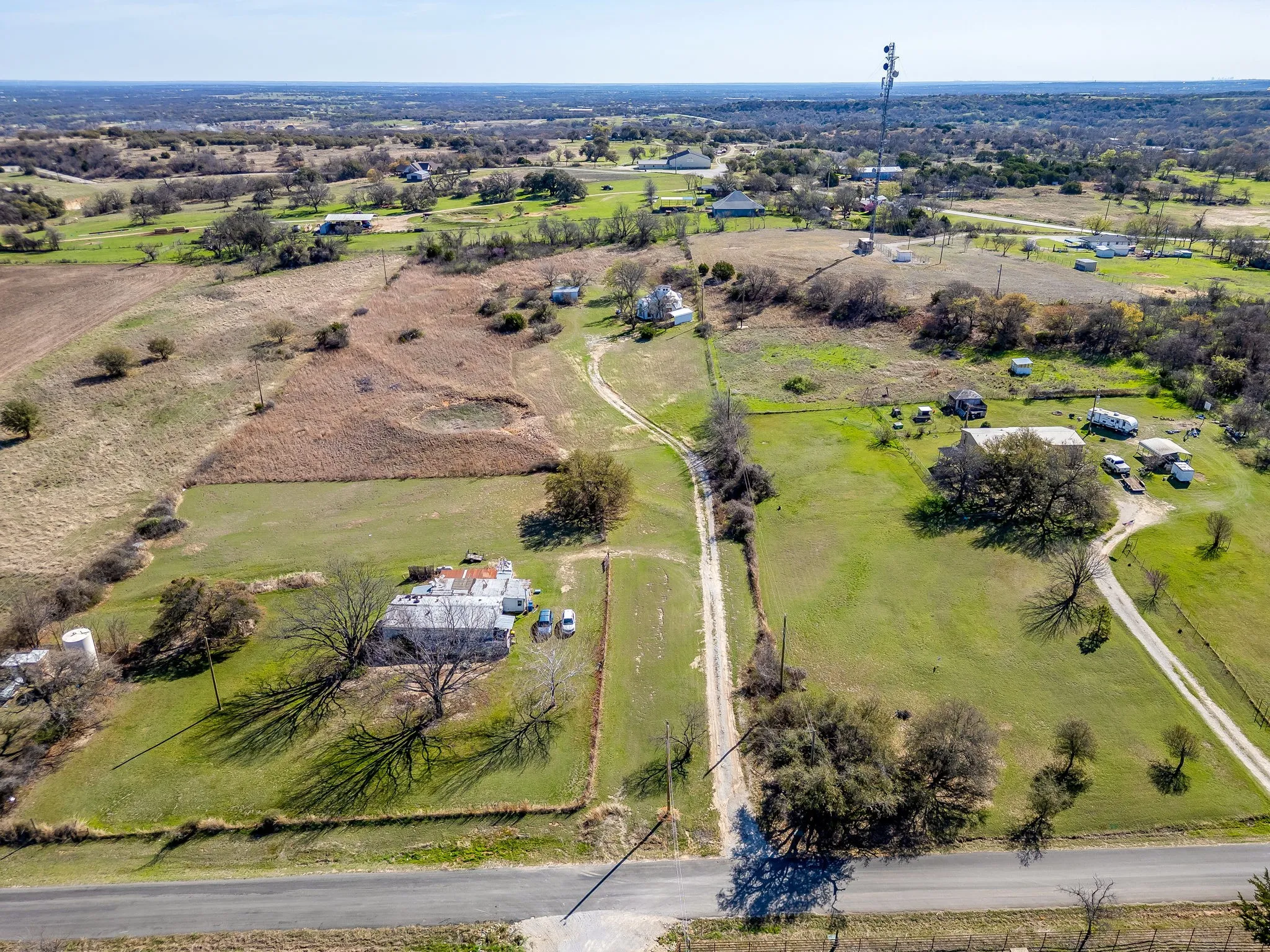 Single Family Residence For Sale in Parker County , 320 Windy Hill Lane, Springtown, Texas 76082, 1 Bedroom, 1 Bathroom, Garage spaces, 1,049 Sqft, built in 2004, mls#21205330, Real Estate Agent in Springtown, Homes For Sale in Parker county, Homes For Sale in Springtown, Realtor in Springtown Texas, Real Estate Brokerage Independent Realty Texas, Luminita Cordes Realtor