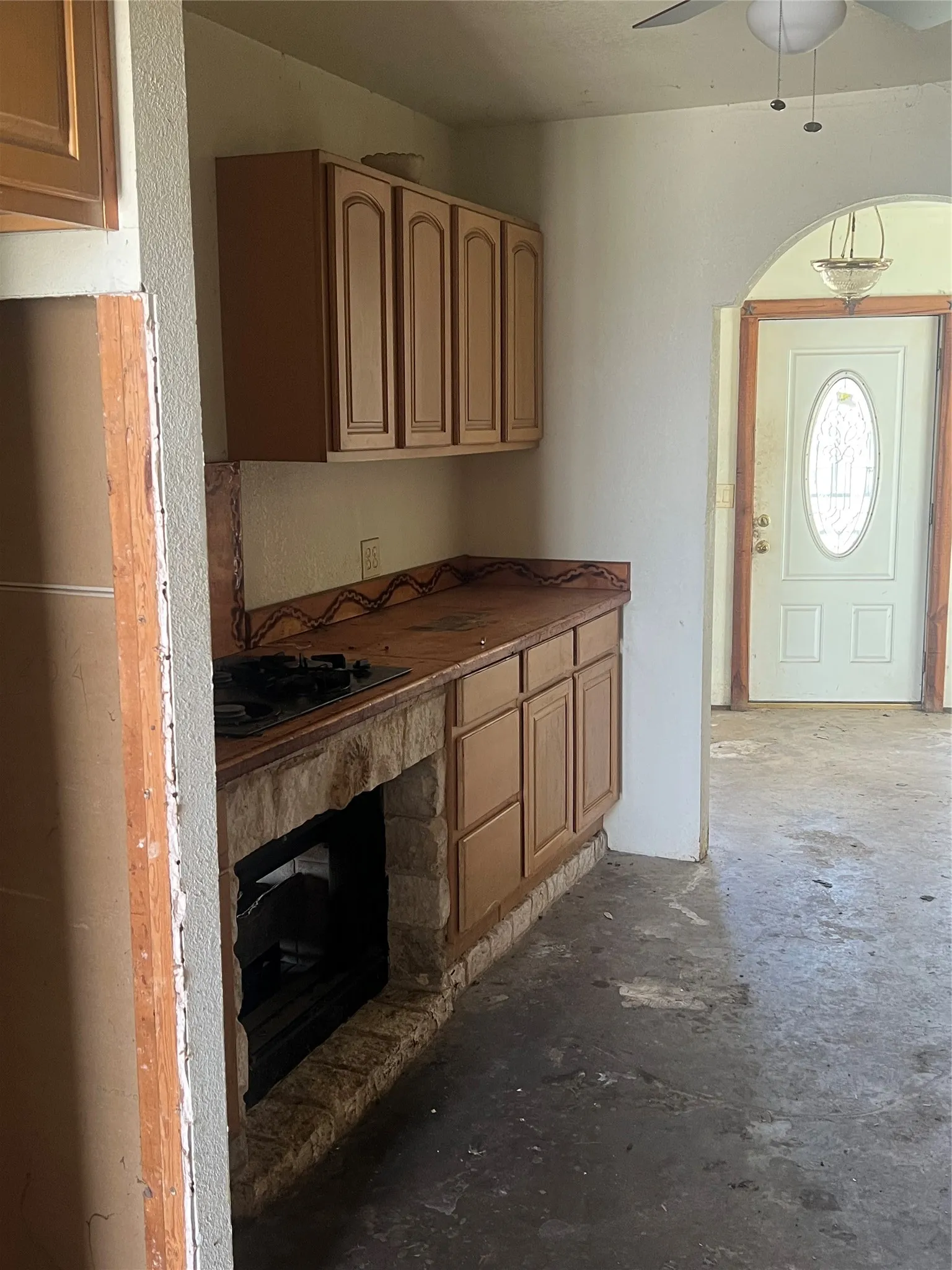 Single Family Residence For Sale in Parker County , 320 Windy Hill Lane, Springtown, Texas 76082, 1 Bedroom, 1 Bathroom, Garage spaces, 1,049 Sqft, built in 2004, mls#21205330, Real Estate Agent in Springtown, Homes For Sale in Parker county, Homes For Sale in Springtown, Realtor in Springtown Texas, Real Estate Brokerage Independent Realty Texas, Luminita Cordes Realtor