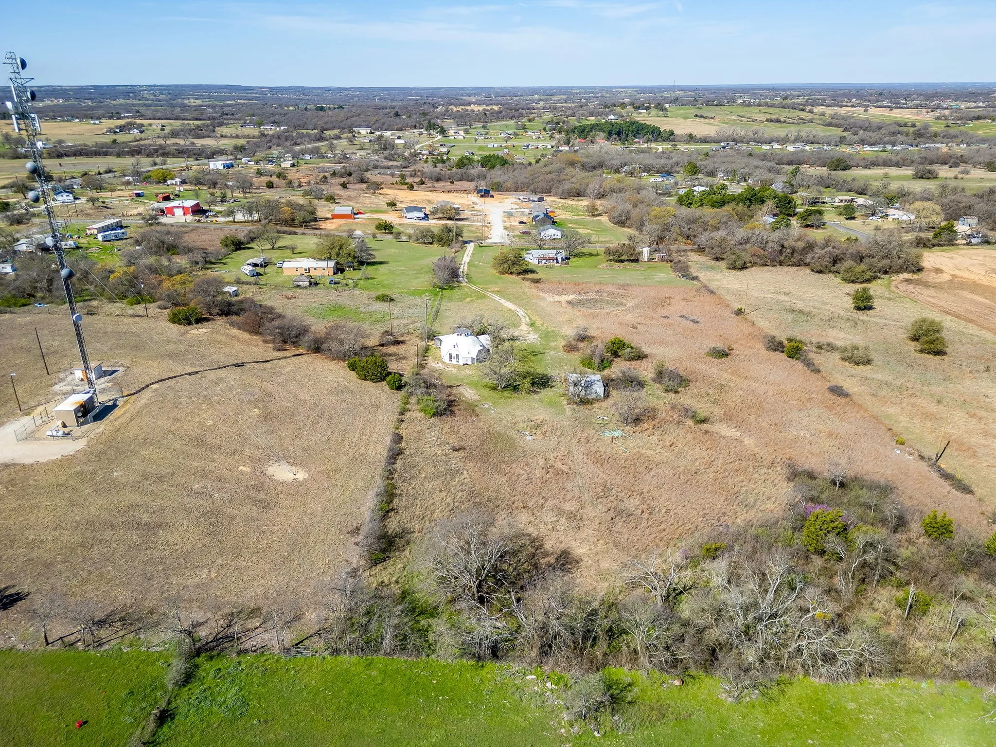 Single Family Residence For Sale in Parker County , 320 Windy Hill Lane, Springtown, Texas 76082, 1 Bedroom, 1 Bathroom, Garage spaces, 1,049 Sqft, built in 2004, mls#21205330, Real Estate Agent in Springtown, Homes For Sale in Parker county, Homes For Sale in Springtown, Realtor in Springtown Texas, Real Estate Brokerage Independent Realty Texas, Luminita Cordes Realtor