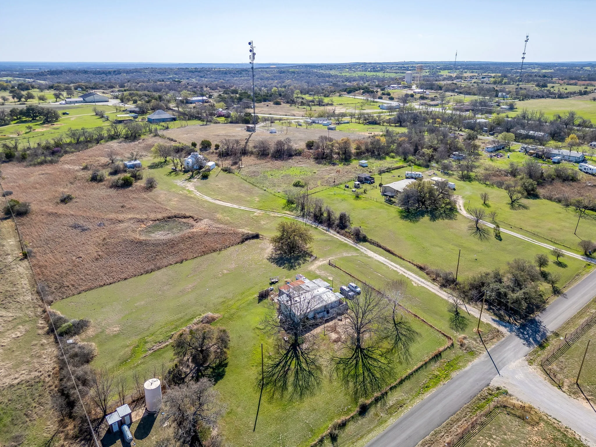 Single Family Residence For Sale in Parker County , 320 Windy Hill Lane, Springtown, Texas 76082, 1 Bedroom, 1 Bathroom, Garage spaces, 1,049 Sqft, built in 2004, mls#21205330, Real Estate Agent in Springtown, Homes For Sale in Parker county, Homes For Sale in Springtown, Realtor in Springtown Texas, Real Estate Brokerage Independent Realty Texas, Luminita Cordes Realtor