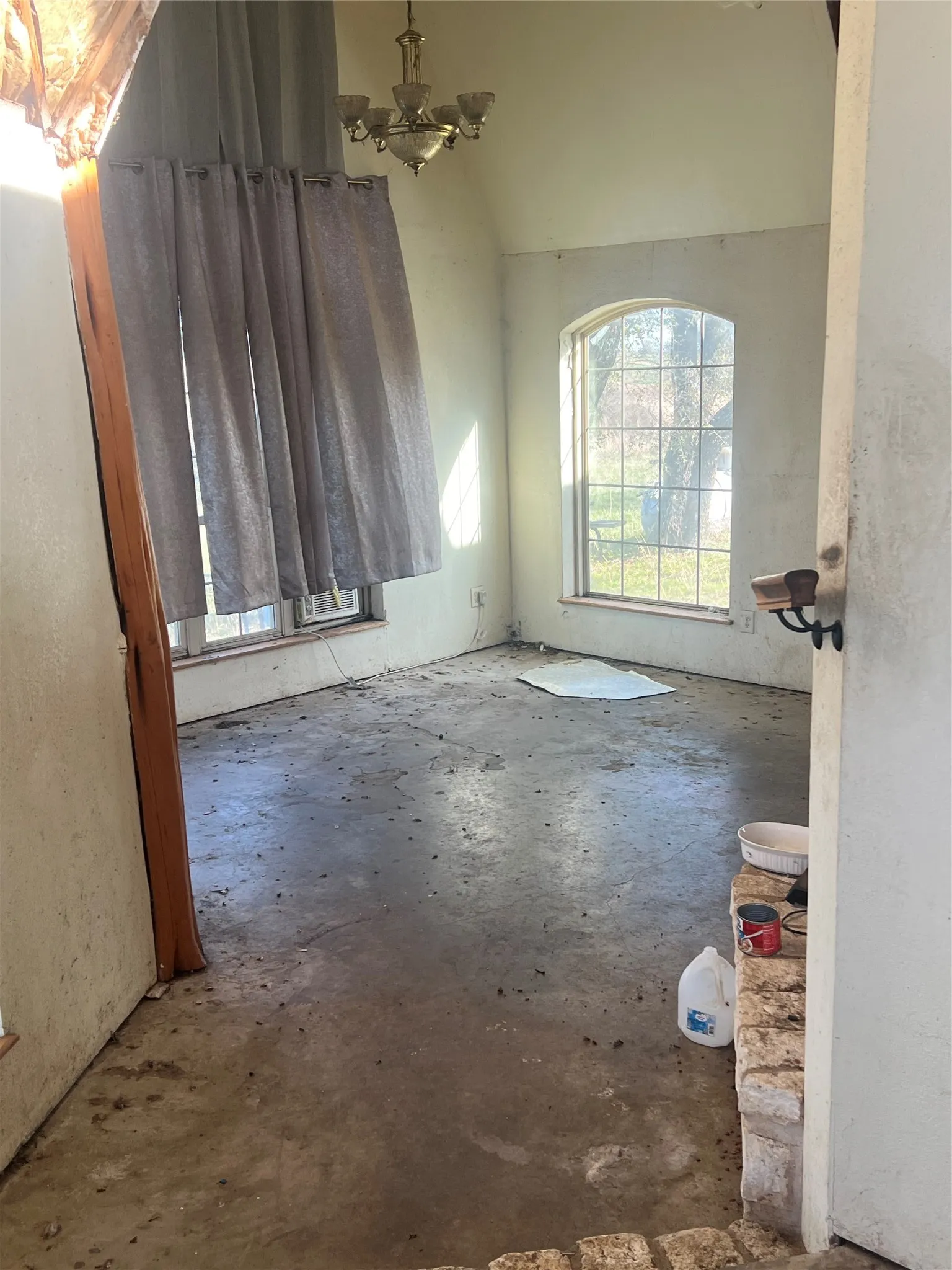 Single Family Residence For Sale in Parker County , 320 Windy Hill Lane, Springtown, Texas 76082, 1 Bedroom, 1 Bathroom, Garage spaces, 1,049 Sqft, built in 2004, mls#21205330, Real Estate Agent in Springtown, Homes For Sale in Parker county, Homes For Sale in Springtown, Realtor in Springtown Texas, Real Estate Brokerage Independent Realty Texas, Luminita Cordes Realtor