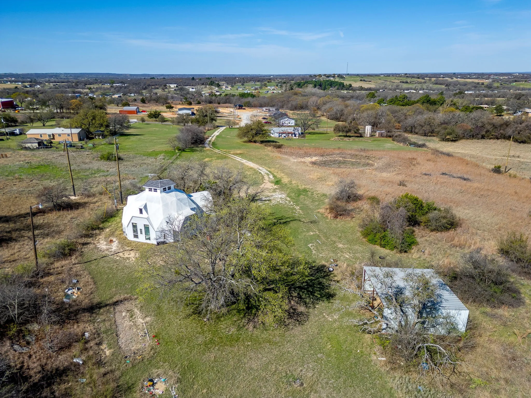 Single Family Residence For Sale in Parker County , 320 Windy Hill Lane, Springtown, Texas 76082, 1 Bedroom, 1 Bathroom, Garage spaces, 1,049 Sqft, built in 2004, mls#21205330, Real Estate Agent in Springtown, Homes For Sale in Parker county, Homes For Sale in Springtown, Realtor in Springtown Texas, Real Estate Brokerage Independent Realty Texas, Luminita Cordes Realtor