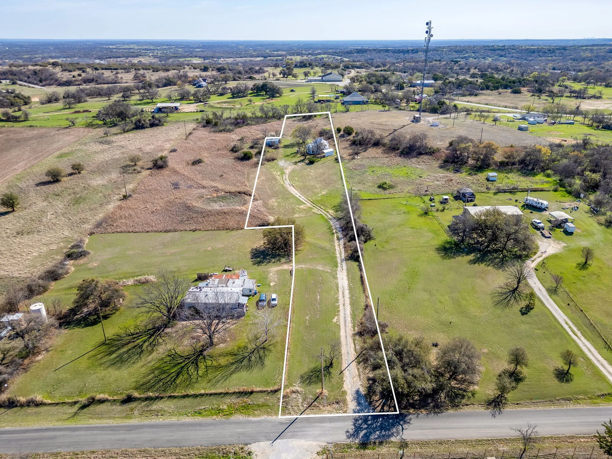 Single Family Residence For Sale in Parker County , 320 Windy Hill Lane, Springtown, Texas 76082, 1 Bedroom, 1 Bathroom, Garage spaces, 1,049 Sqft, built in 2004, mls#21205330, Real Estate Agent in Springtown, Homes For Sale in Parker county, Homes For Sale in Springtown, Realtor in Springtown Texas, Real Estate Brokerage Independent Realty Texas, Luminita Cordes Realtor
