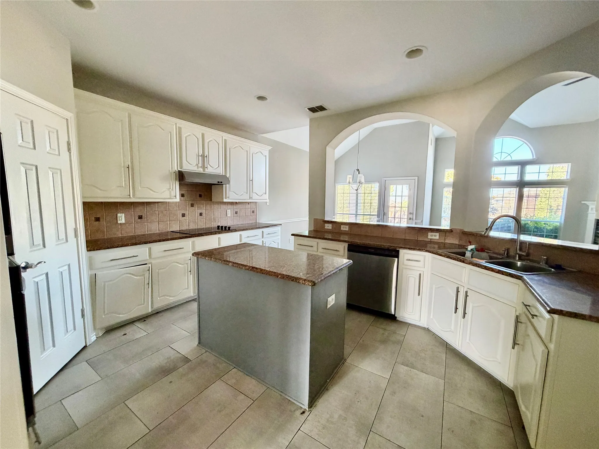 Single Family Residence For Sale in Tarrant County , 8408 Southern Prairie Drive, Fort Worth, Texas 76123, 4 Bedroom, 3 Bathroom, 2 Garage spaces, 3,438 Sqft, built in 2001, mls#21209346, Real Estate Agent in Fort Worth, Homes For Sale in Tarrant county, Homes For Sale in Fort Worth, Realtor in Fort Worth Texas, Real Estate Brokerage Independent Realty Texas, Luminita Cordes Realtor