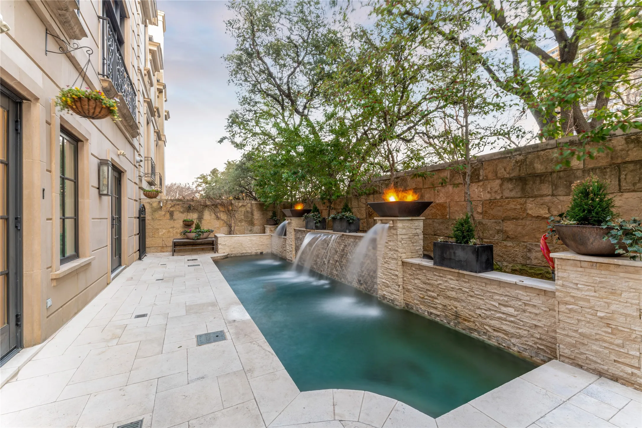 Single Family Residence For Sale in Dallas County , 3901 Turtle Creek Boulevard 15, Dallas, Texas 75219, 4 Bedrooms, 9 Bathrooms, 3 Garage spaces, 6,712 Sqft, built in 2014, Preowned, Price $5,950,000, mls#21206735, Real Estate Agent in Dallas, Homes For Sale in Dallas county, Homes For Sale in Dallas, Realtor in Dallas Texas, Real Estate Brokerage Independent Realty Texas, Luminita Cordes Realtor