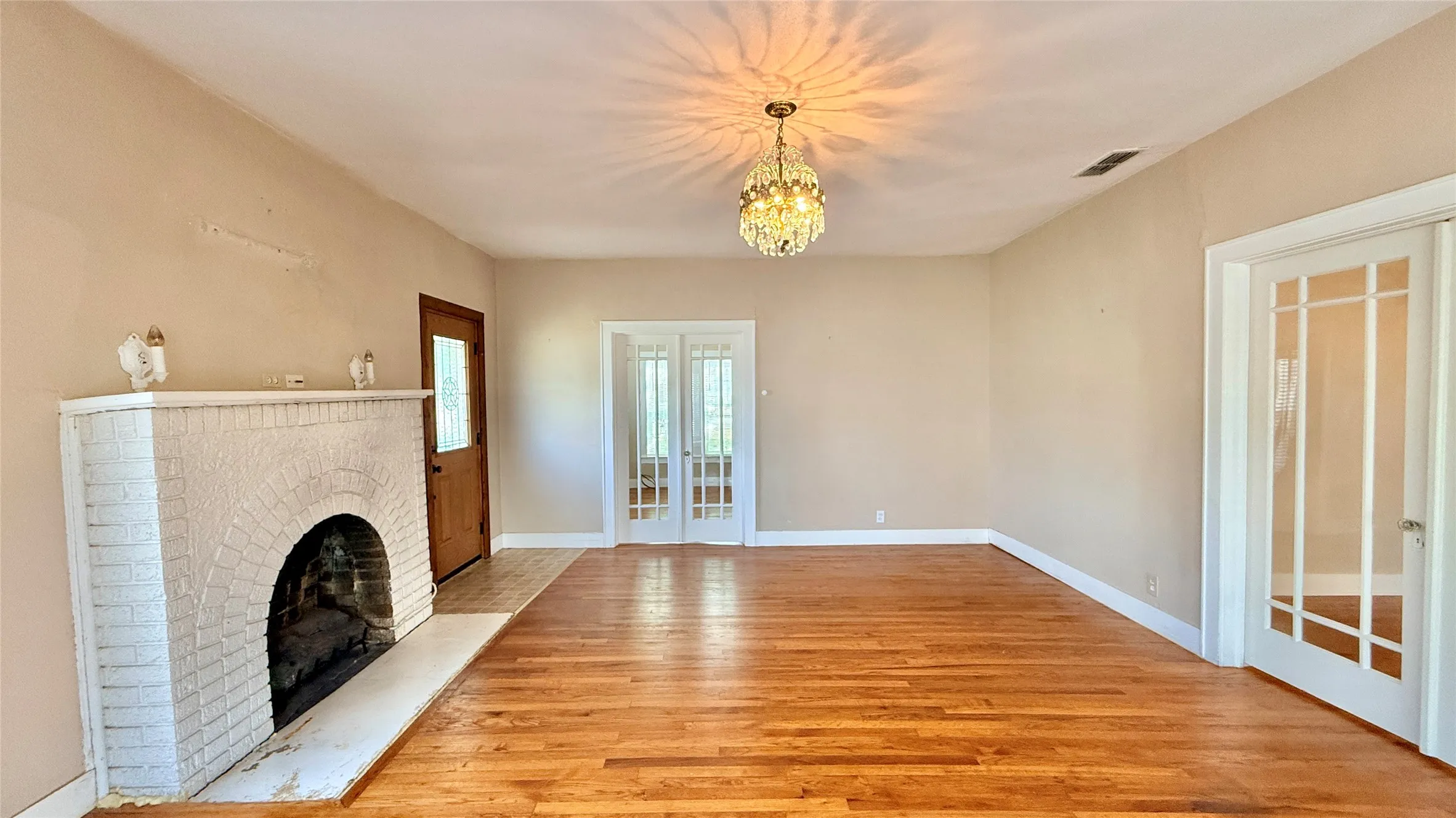Single Family Residence For Sale in Young County , 1122 4th Street, Graham, Texas 76450, 3 Bedroom, 1 Bathroom, Garage spaces, 2,274 Sqft, built in 1940, Price $179,500, mls#21209479, Real Estate Agent in Graham, Homes For Sale in Young county, Homes For Sale in Graham, Realtor in Graham Texas, Real Estate Brokerage Independent Realty Texas, Luminita Cordes Realtor