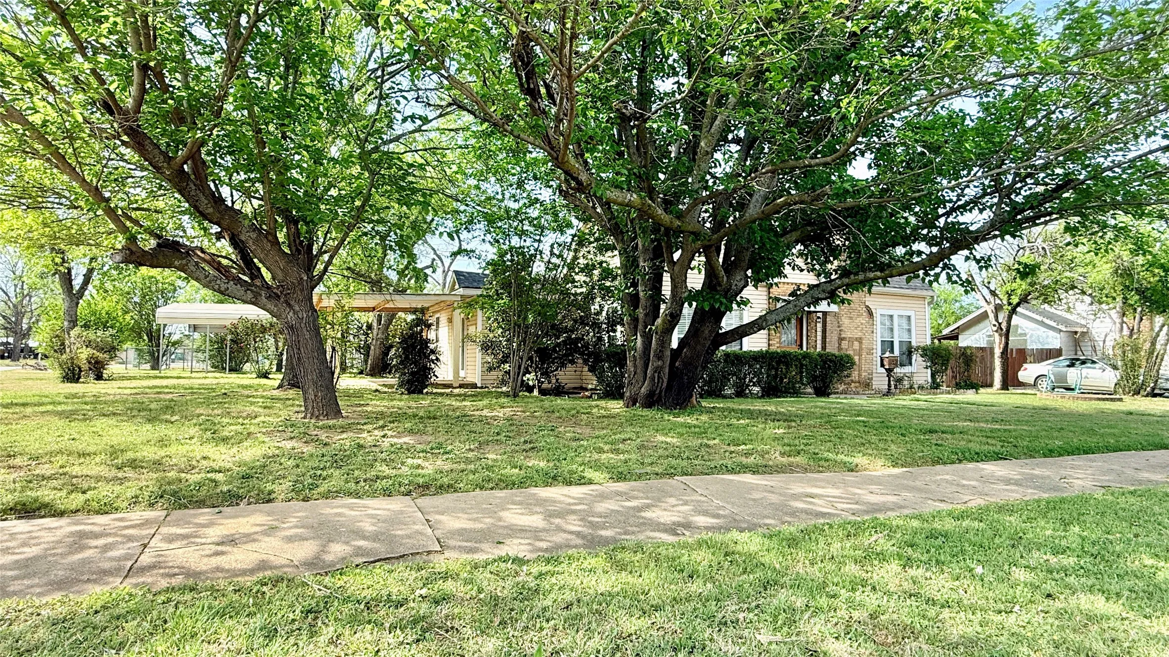 Single Family Residence For Sale in Young County , 1122 4th Street, Graham, Texas 76450, 3 Bedroom, 1 Bathroom, Garage spaces, 2,274 Sqft, built in 1940, Price $179,500, mls#21209479, Real Estate Agent in Graham, Homes For Sale in Young county, Homes For Sale in Graham, Realtor in Graham Texas, Real Estate Brokerage Independent Realty Texas, Luminita Cordes Realtor