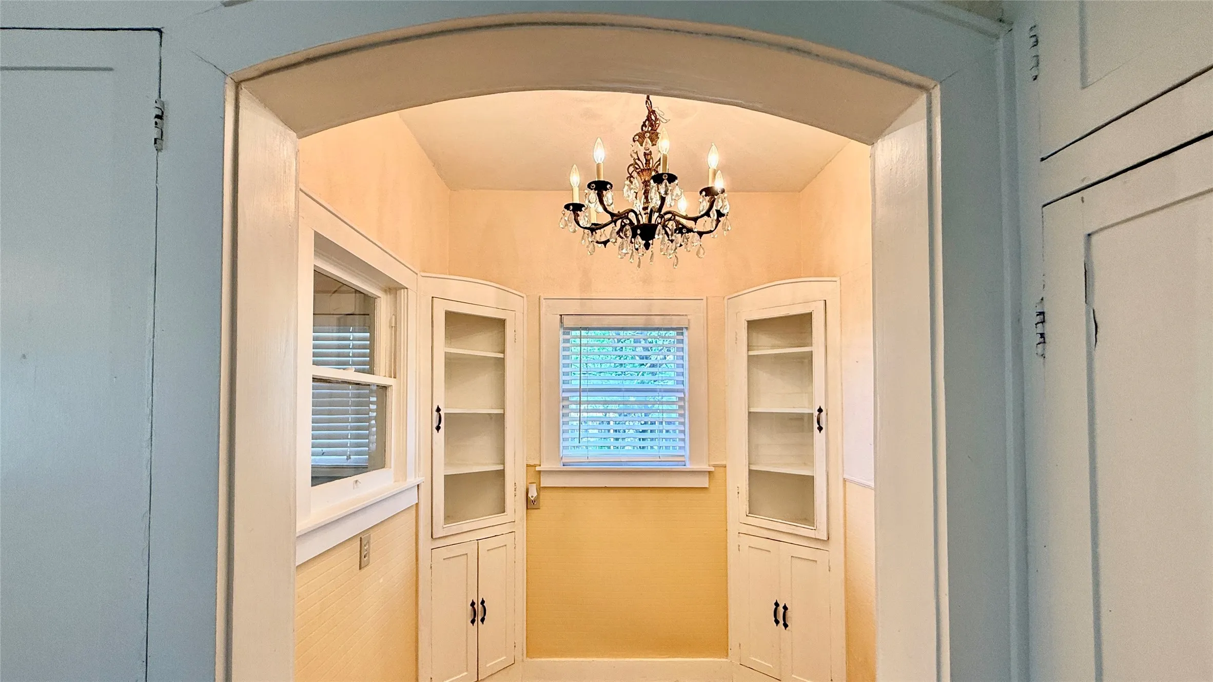 Single Family Residence For Sale in Young County , 1122 4th Street, Graham, Texas 76450, 3 Bedroom, 1 Bathroom, Garage spaces, 2,274 Sqft, built in 1940, Price $179,500, mls#21209479, Real Estate Agent in Graham, Homes For Sale in Young county, Homes For Sale in Graham, Realtor in Graham Texas, Real Estate Brokerage Independent Realty Texas, Luminita Cordes Realtor