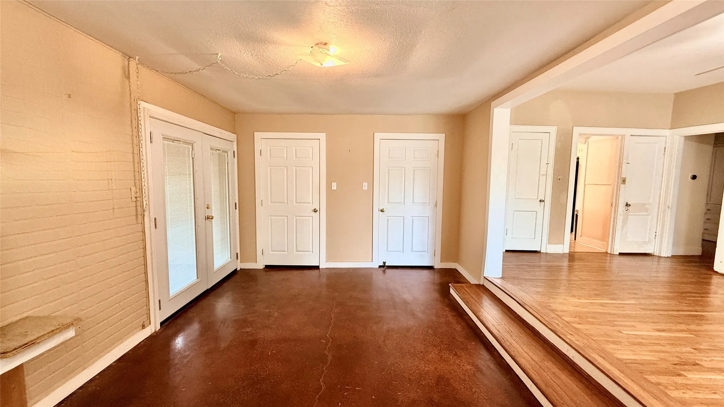 Single Family Residence For Sale in Young County , 1122 4th Street, Graham, Texas 76450, 3 Bedroom, 1 Bathroom, Garage spaces, 2,274 Sqft, built in 1940, Price $179,500, mls#21209479, Real Estate Agent in Graham, Homes For Sale in Young county, Homes For Sale in Graham, Realtor in Graham Texas, Real Estate Brokerage Independent Realty Texas, Luminita Cordes Realtor