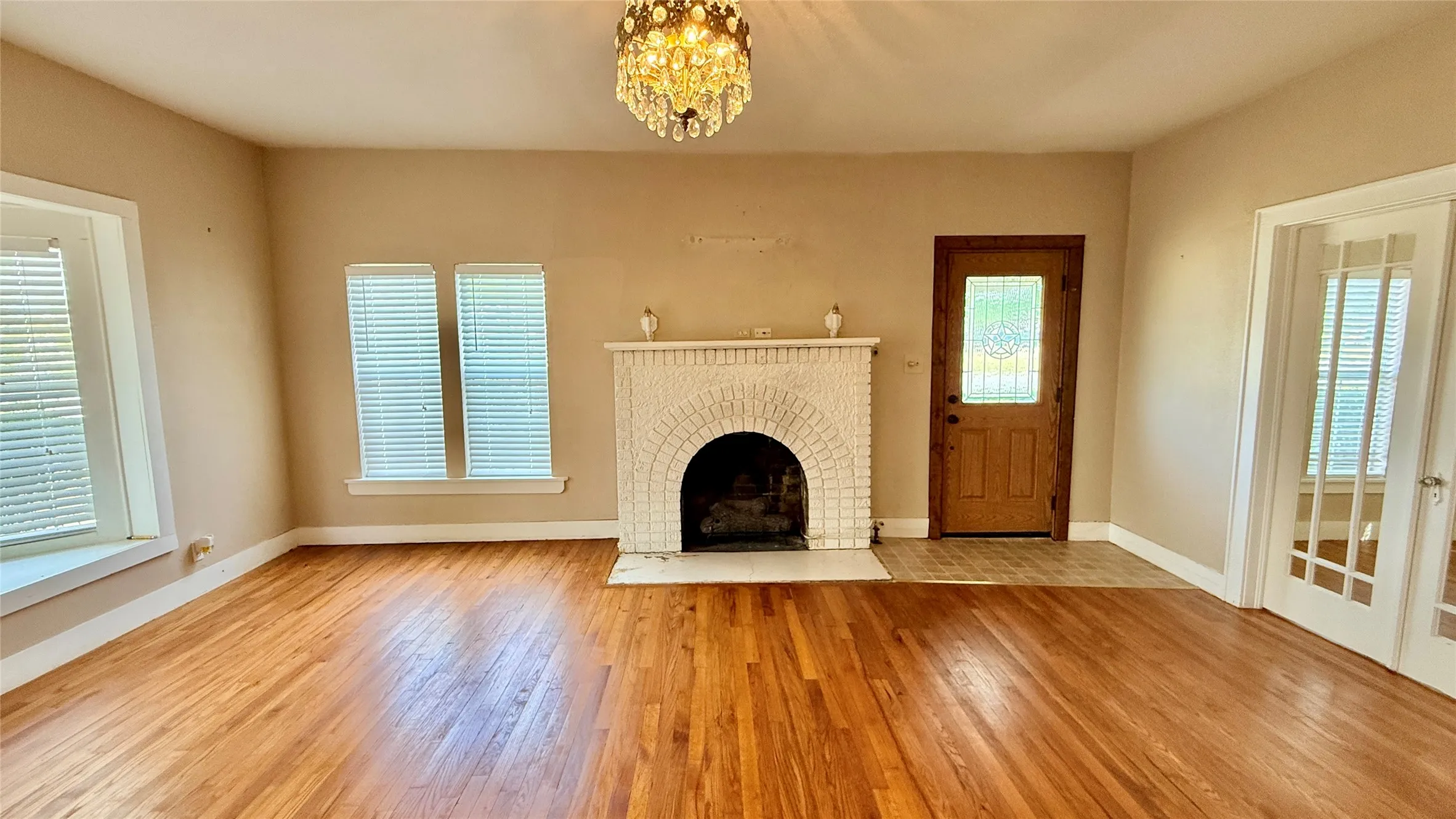 Single Family Residence For Sale in Young County , 1122 4th Street, Graham, Texas 76450, 3 Bedroom, 1 Bathroom, Garage spaces, 2,274 Sqft, built in 1940, Price $179,500, mls#21209479, Real Estate Agent in Graham, Homes For Sale in Young county, Homes For Sale in Graham, Realtor in Graham Texas, Real Estate Brokerage Independent Realty Texas, Luminita Cordes Realtor