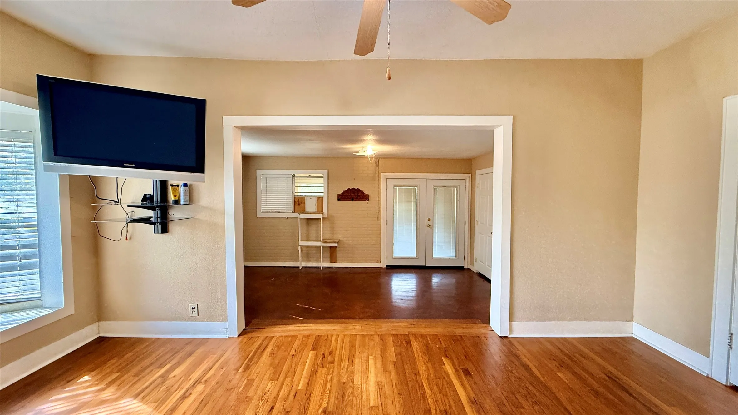Single Family Residence For Sale in Young County , 1122 4th Street, Graham, Texas 76450, 3 Bedroom, 1 Bathroom, Garage spaces, 2,274 Sqft, built in 1940, Price $179,500, mls#21209479, Real Estate Agent in Graham, Homes For Sale in Young county, Homes For Sale in Graham, Realtor in Graham Texas, Real Estate Brokerage Independent Realty Texas, Luminita Cordes Realtor