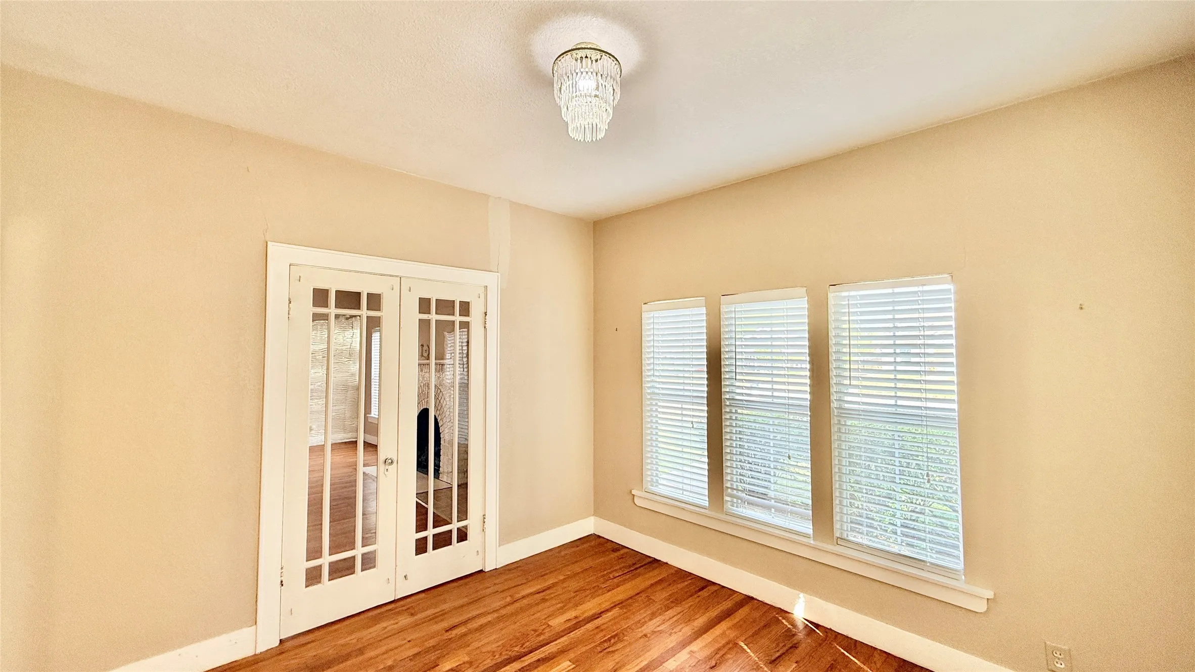 Single Family Residence For Sale in Young County , 1122 4th Street, Graham, Texas 76450, 3 Bedroom, 1 Bathroom, Garage spaces, 2,274 Sqft, built in 1940, Price $179,500, mls#21209479, Real Estate Agent in Graham, Homes For Sale in Young county, Homes For Sale in Graham, Realtor in Graham Texas, Real Estate Brokerage Independent Realty Texas, Luminita Cordes Realtor