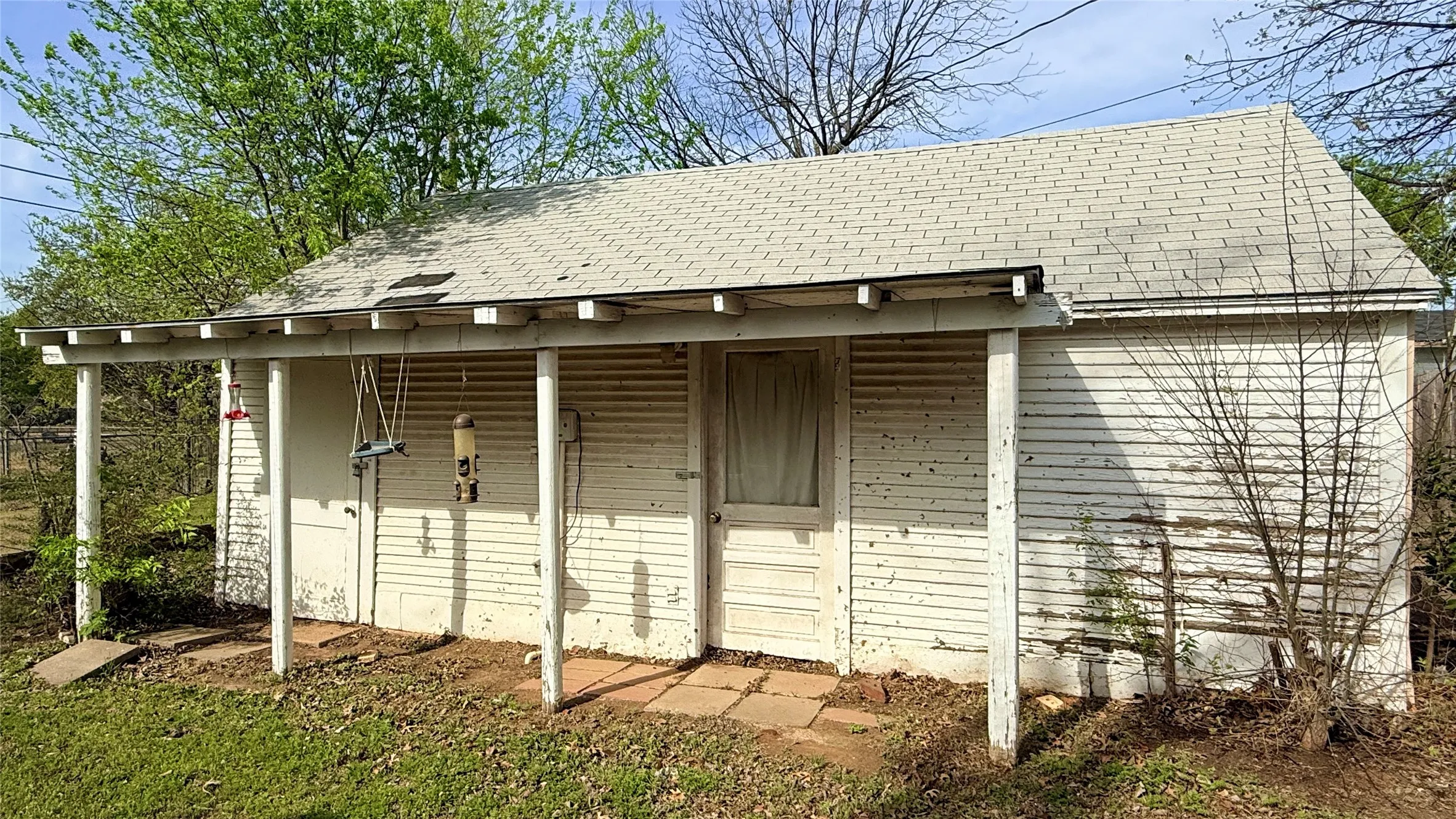 Single Family Residence For Sale in Young County , 1122 4th Street, Graham, Texas 76450, 3 Bedroom, 1 Bathroom, Garage spaces, 2,274 Sqft, built in 1940, Price $179,500, mls#21209479, Real Estate Agent in Graham, Homes For Sale in Young county, Homes For Sale in Graham, Realtor in Graham Texas, Real Estate Brokerage Independent Realty Texas, Luminita Cordes Realtor