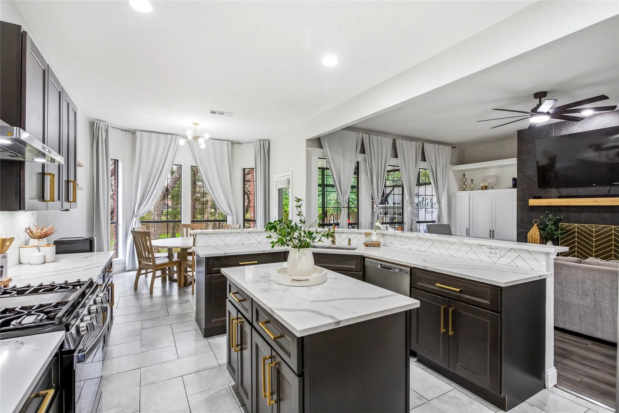 Single Family Residence For Sale in Dallas County , 822 Longmeadow Court, De Soto, Texas 75115, 4 Bedroom, 3 Bathroom, 2 Garage spaces, 2,520 Sqft, built in 1993, Preowned, mls#21194929, Real Estate Agent in De Soto, Homes For Sale in Dallas county, Homes For Sale in De Soto, Realtor in De Soto Texas, Real Estate Brokerage Independent Realty Texas, Luminita Cordes Realtor