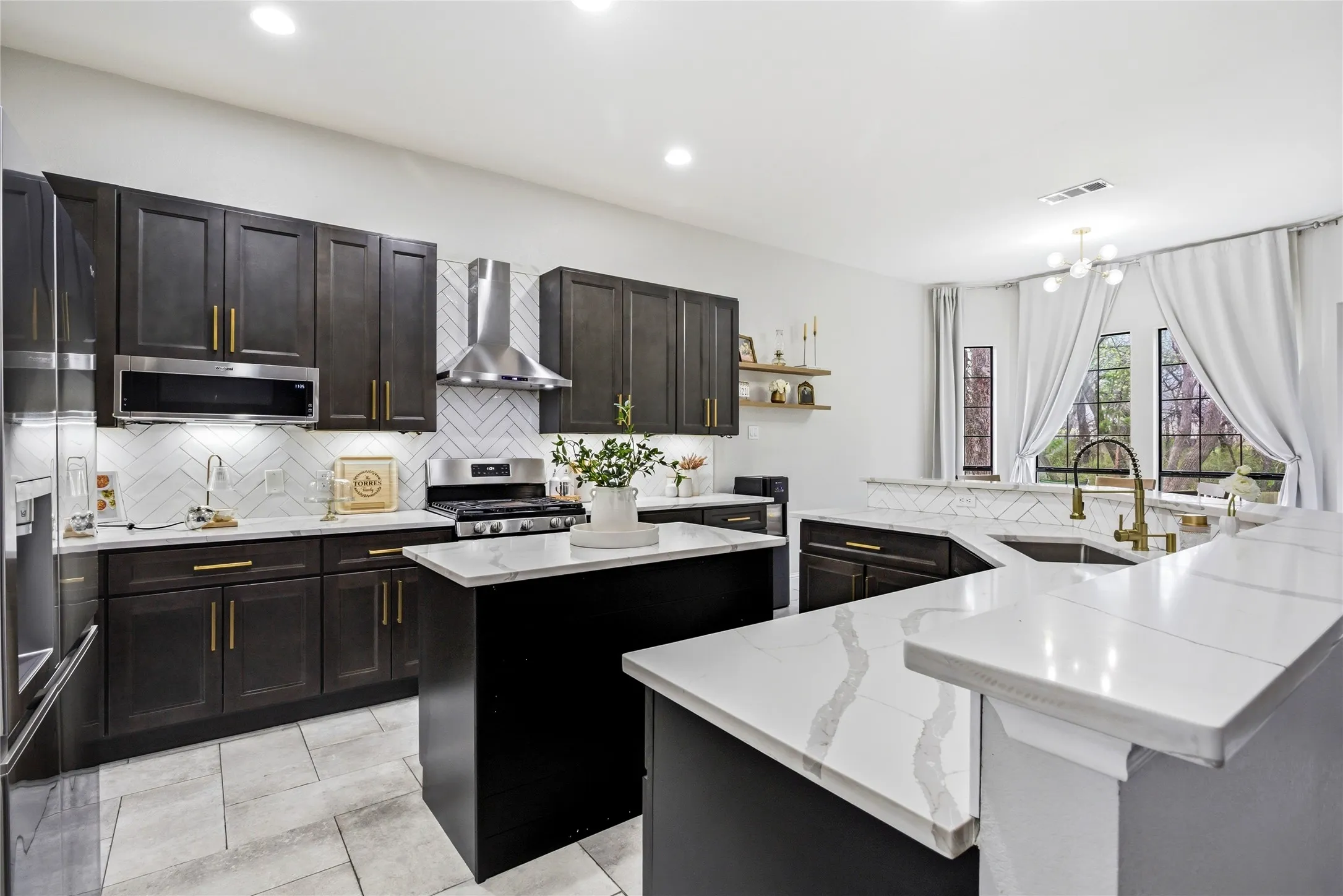 Single Family Residence For Sale in Dallas County , 822 Longmeadow Court, De Soto, Texas 75115, 4 Bedroom, 3 Bathroom, 2 Garage spaces, 2,520 Sqft, built in 1993, Preowned, mls#21194929, Real Estate Agent in De Soto, Homes For Sale in Dallas county, Homes For Sale in De Soto, Realtor in De Soto Texas, Real Estate Brokerage Independent Realty Texas, Luminita Cordes Realtor