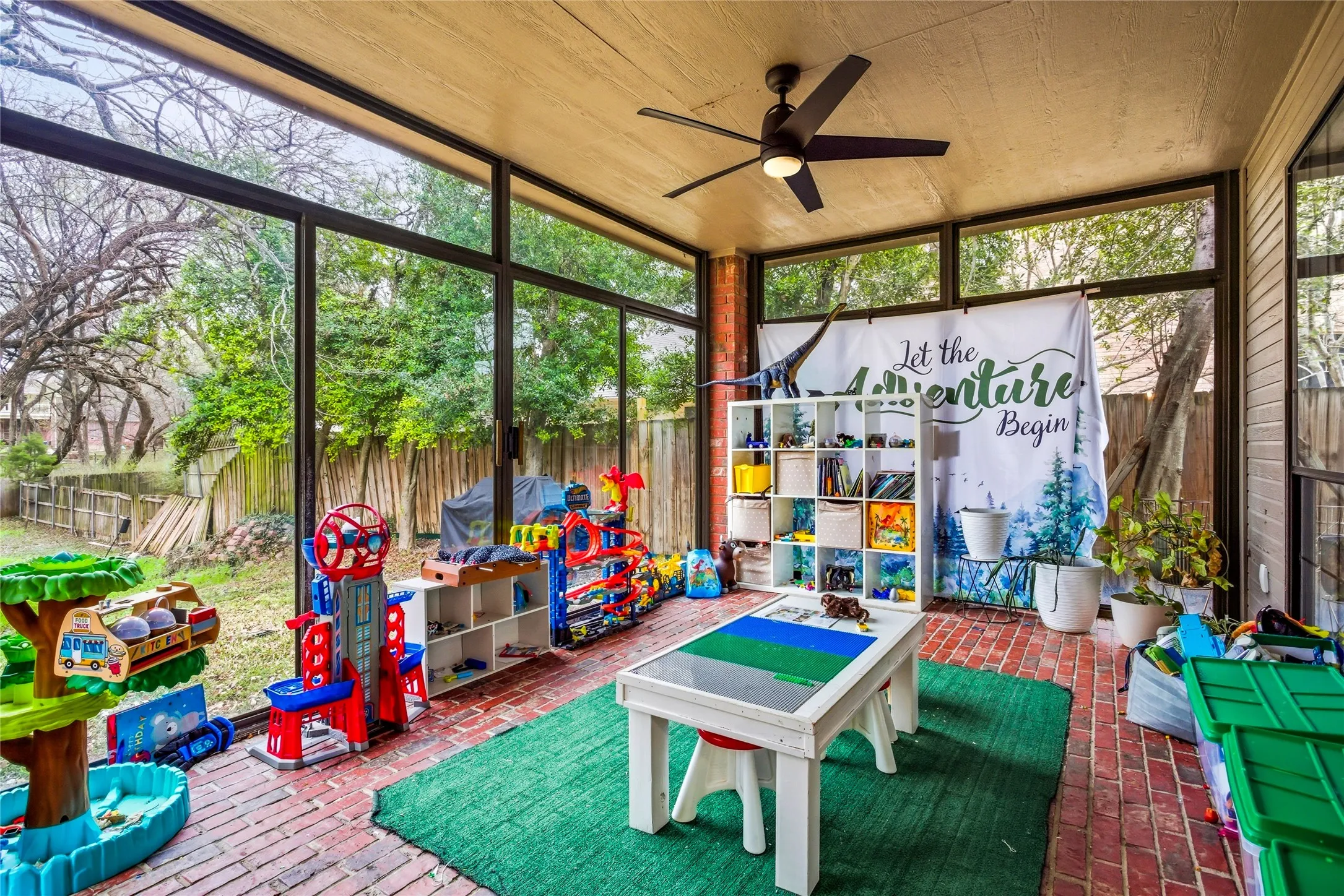 Single Family Residence For Sale in Dallas County , 822 Longmeadow Court, De Soto, Texas 75115, 4 Bedroom, 3 Bathroom, 2 Garage spaces, 2,520 Sqft, built in 1993, Preowned, mls#21194929, Real Estate Agent in De Soto, Homes For Sale in Dallas county, Homes For Sale in De Soto, Realtor in De Soto Texas, Real Estate Brokerage Independent Realty Texas, Luminita Cordes Realtor