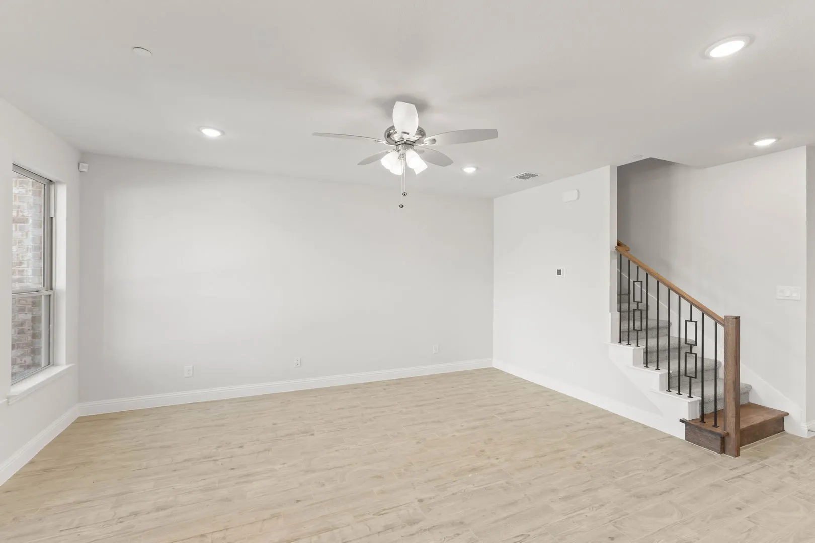 1983 Gentle Oak-Living Room-1