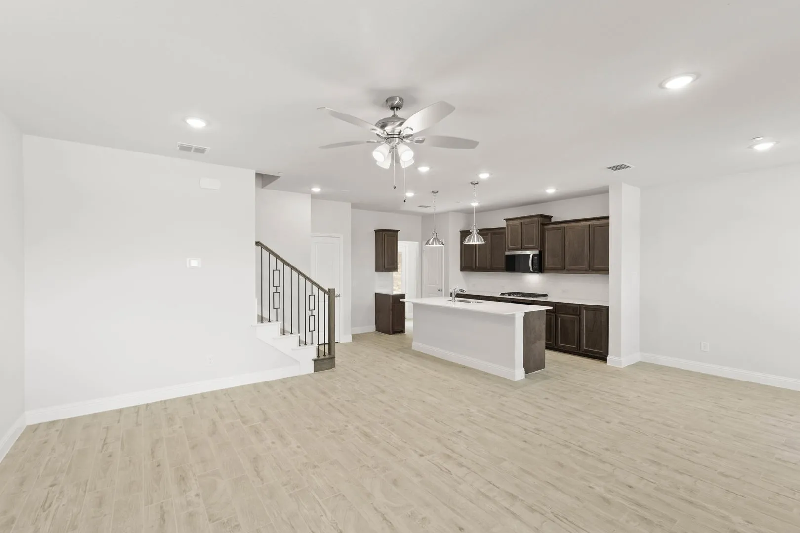 1983 Gentle Oak-Living Room-2