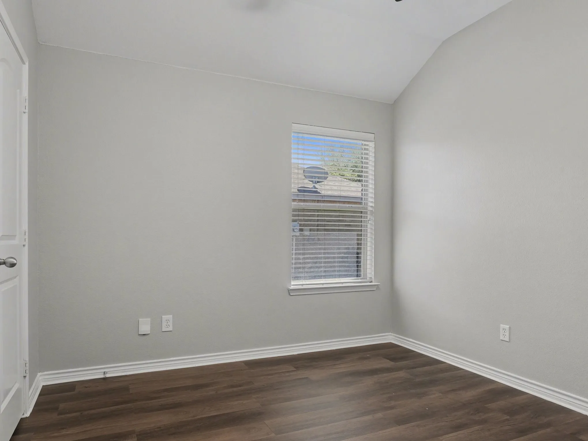 Single Family Residence For Sale in Kaufman County , 152 Doe Meadow Lane, Forney, Texas 75126, 4 Bedroom, 2 Bathroom, 2 Garage spaces, 1,592 Sqft, built in 2012, mls#21203468, Real Estate Agent in Forney, Homes For Sale in Kaufman county, Homes For Sale in Forney, Realtor in Forney Texas, Real Estate Brokerage Independent Realty Texas, Luminita Cordes Realtor