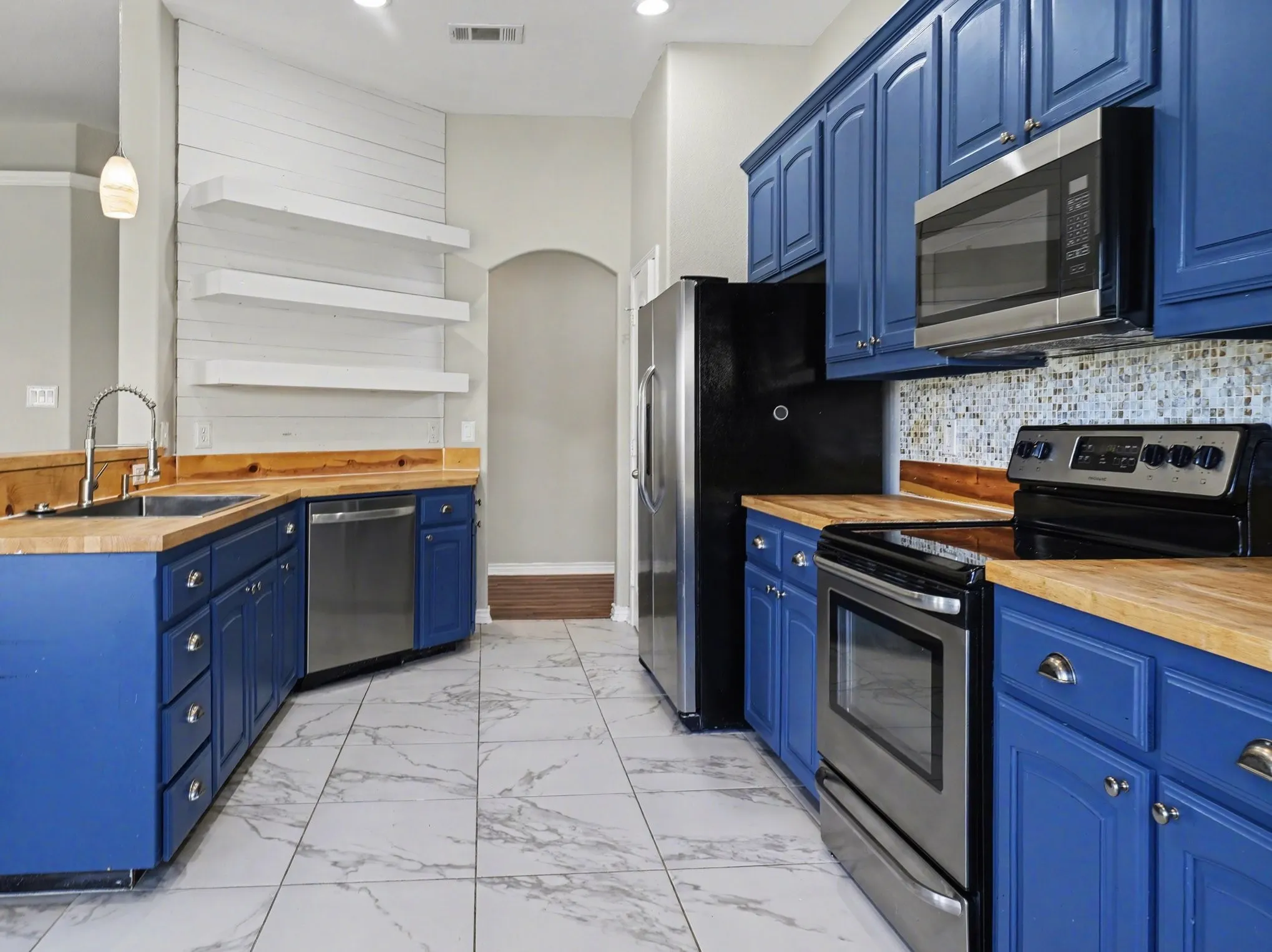 Single Family Residence For Sale in Kaufman County , 152 Doe Meadow Lane, Forney, Texas 75126, 4 Bedroom, 2 Bathroom, 2 Garage spaces, 1,592 Sqft, built in 2012, mls#21203468, Real Estate Agent in Forney, Homes For Sale in Kaufman county, Homes For Sale in Forney, Realtor in Forney Texas, Real Estate Brokerage Independent Realty Texas, Luminita Cordes Realtor
