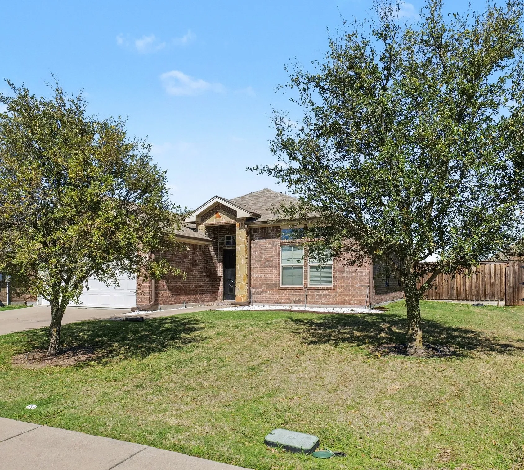 Single Family Residence For Sale in Kaufman County , 152 Doe Meadow Lane, Forney, Texas 75126, 4 Bedroom, 2 Bathroom, 2 Garage spaces, 1,592 Sqft, built in 2012, mls#21203468, Real Estate Agent in Forney, Homes For Sale in Kaufman county, Homes For Sale in Forney, Realtor in Forney Texas, Real Estate Brokerage Independent Realty Texas, Luminita Cordes Realtor