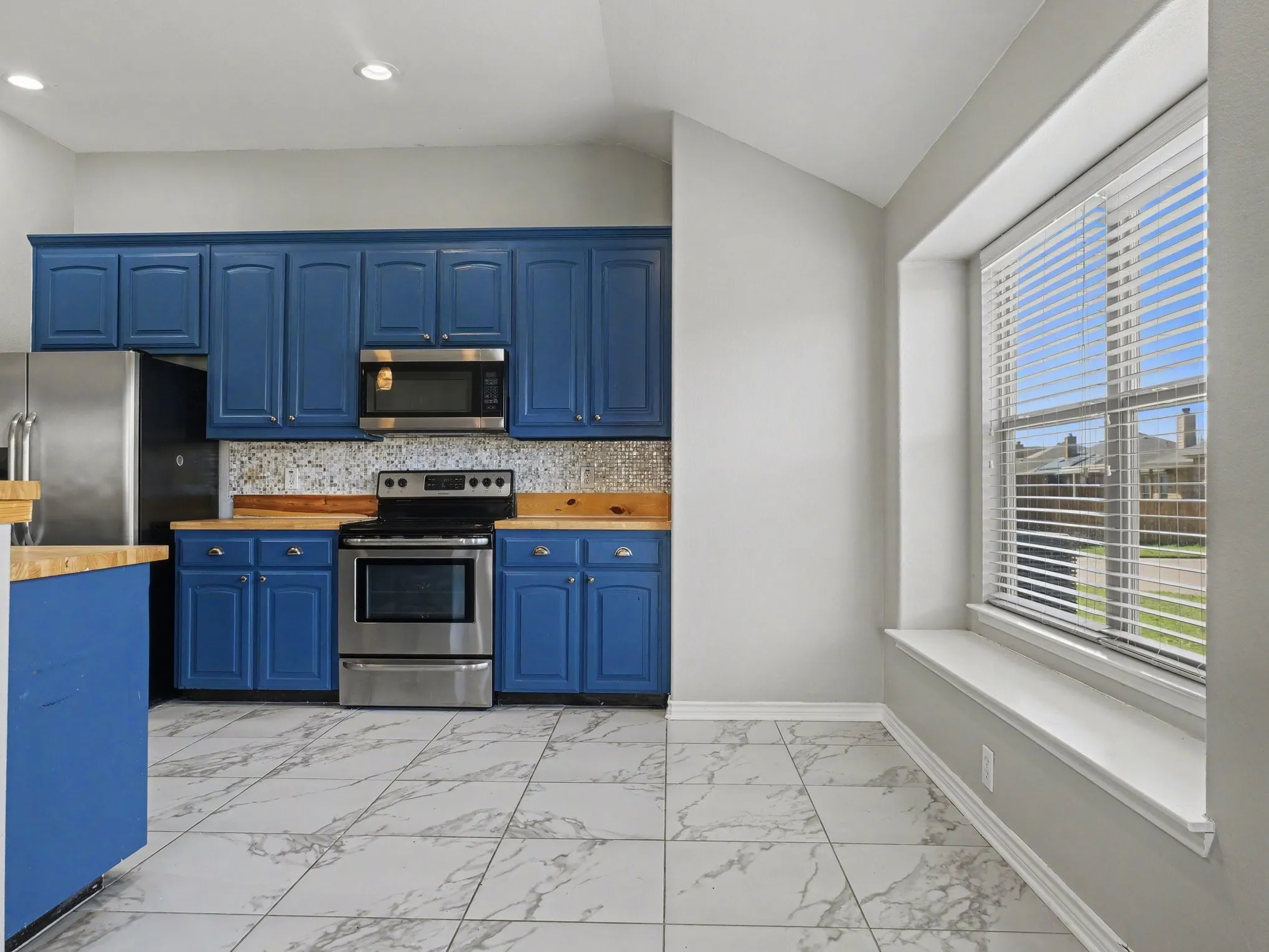 Single Family Residence For Sale in Kaufman County , 152 Doe Meadow Lane, Forney, Texas 75126, 4 Bedroom, 2 Bathroom, 2 Garage spaces, 1,592 Sqft, built in 2012, mls#21203468, Real Estate Agent in Forney, Homes For Sale in Kaufman county, Homes For Sale in Forney, Realtor in Forney Texas, Real Estate Brokerage Independent Realty Texas, Luminita Cordes Realtor