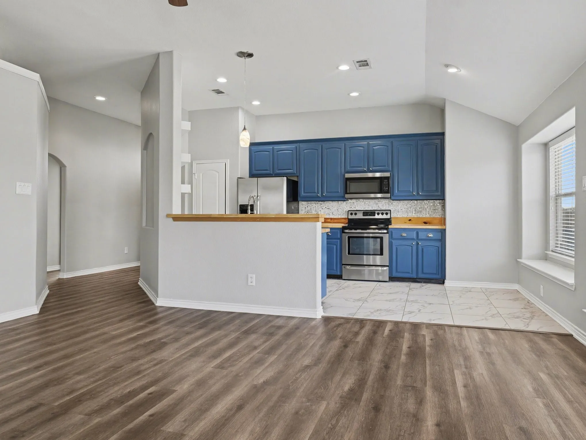 Single Family Residence For Sale in Kaufman County , 152 Doe Meadow Lane, Forney, Texas 75126, 4 Bedroom, 2 Bathroom, 2 Garage spaces, 1,592 Sqft, built in 2012, mls#21203468, Real Estate Agent in Forney, Homes For Sale in Kaufman county, Homes For Sale in Forney, Realtor in Forney Texas, Real Estate Brokerage Independent Realty Texas, Luminita Cordes Realtor