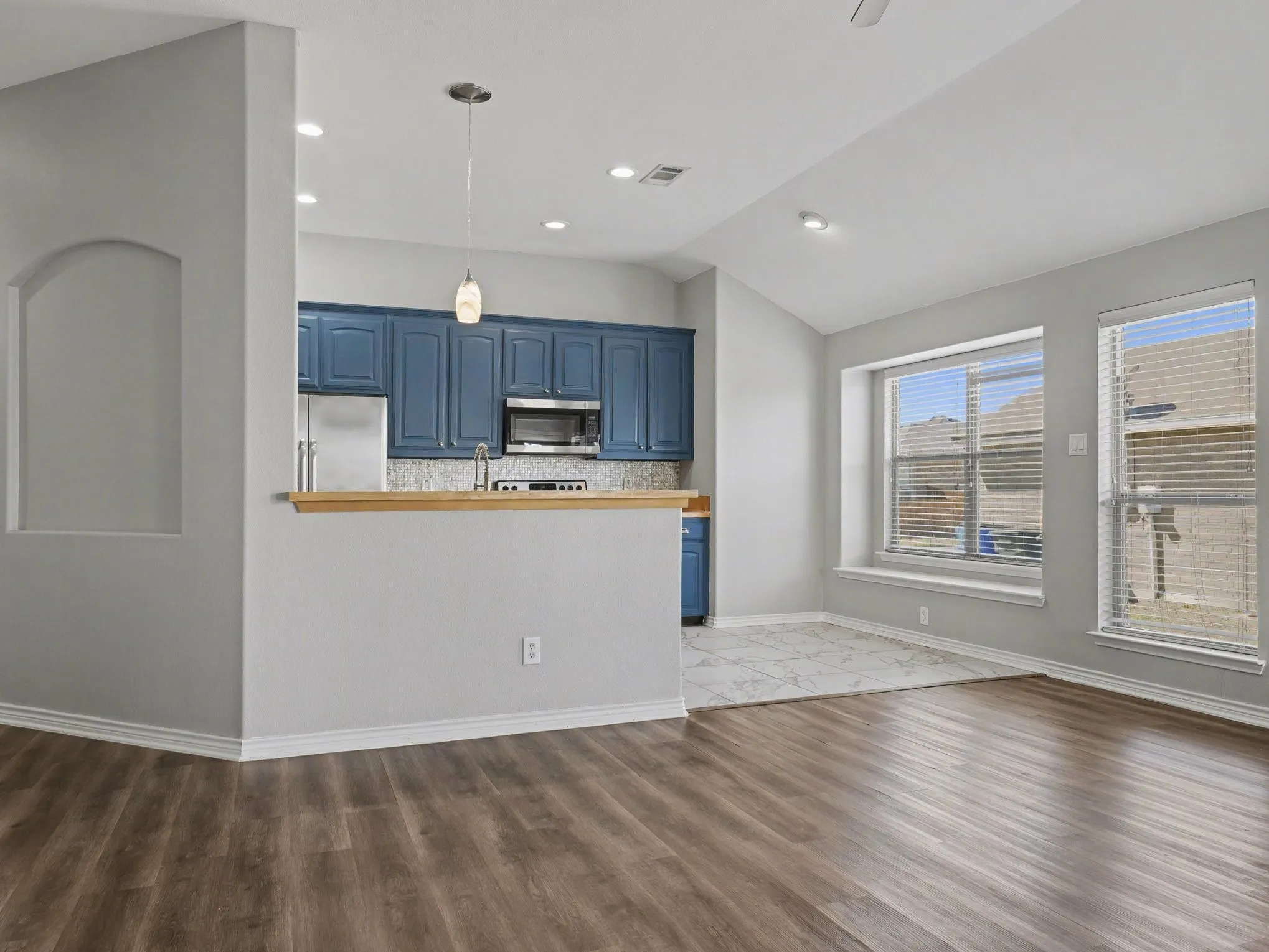 Single Family Residence For Sale in Kaufman County , 152 Doe Meadow Lane, Forney, Texas 75126, 4 Bedroom, 2 Bathroom, 2 Garage spaces, 1,592 Sqft, built in 2012, mls#21203468, Real Estate Agent in Forney, Homes For Sale in Kaufman county, Homes For Sale in Forney, Realtor in Forney Texas, Real Estate Brokerage Independent Realty Texas, Luminita Cordes Realtor