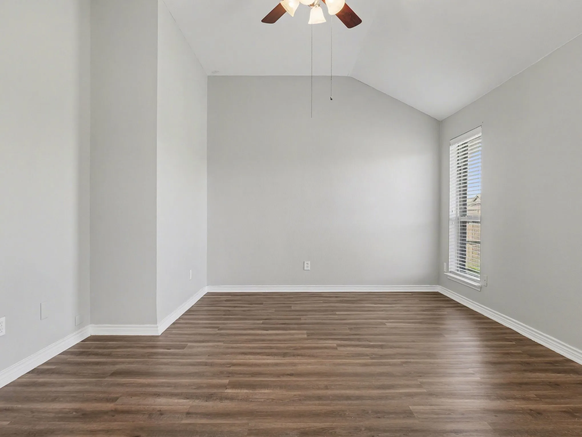 Single Family Residence For Sale in Kaufman County , 152 Doe Meadow Lane, Forney, Texas 75126, 4 Bedroom, 2 Bathroom, 2 Garage spaces, 1,592 Sqft, built in 2012, mls#21203468, Real Estate Agent in Forney, Homes For Sale in Kaufman county, Homes For Sale in Forney, Realtor in Forney Texas, Real Estate Brokerage Independent Realty Texas, Luminita Cordes Realtor